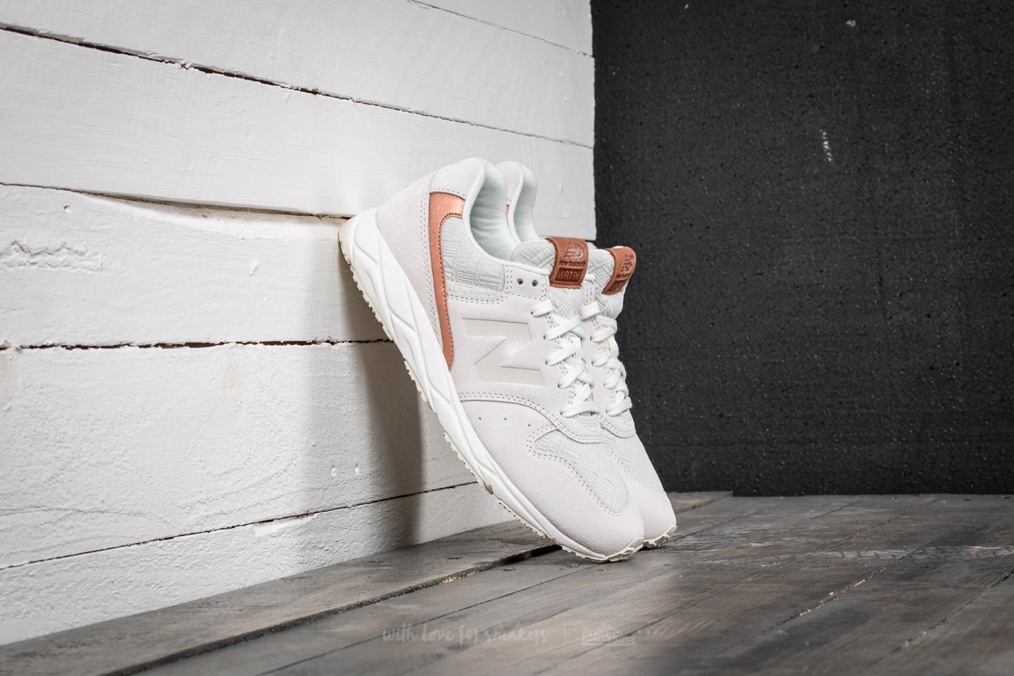 Women's shoes New Balance WRT96 Beige