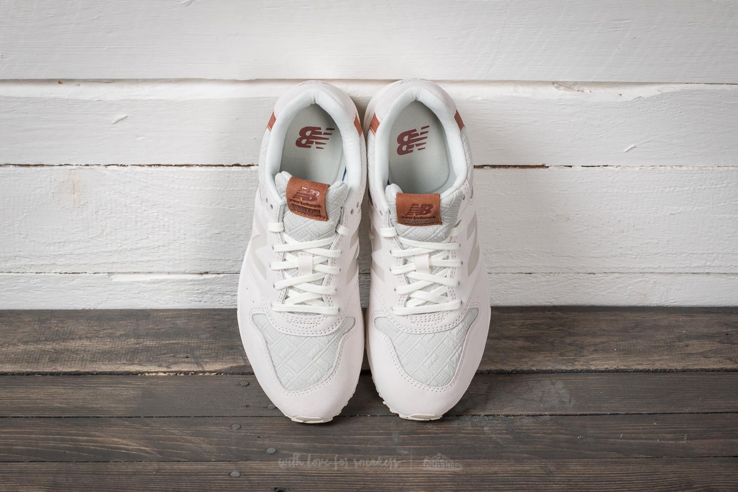 Women's shoes New Balance WRT96 Beige