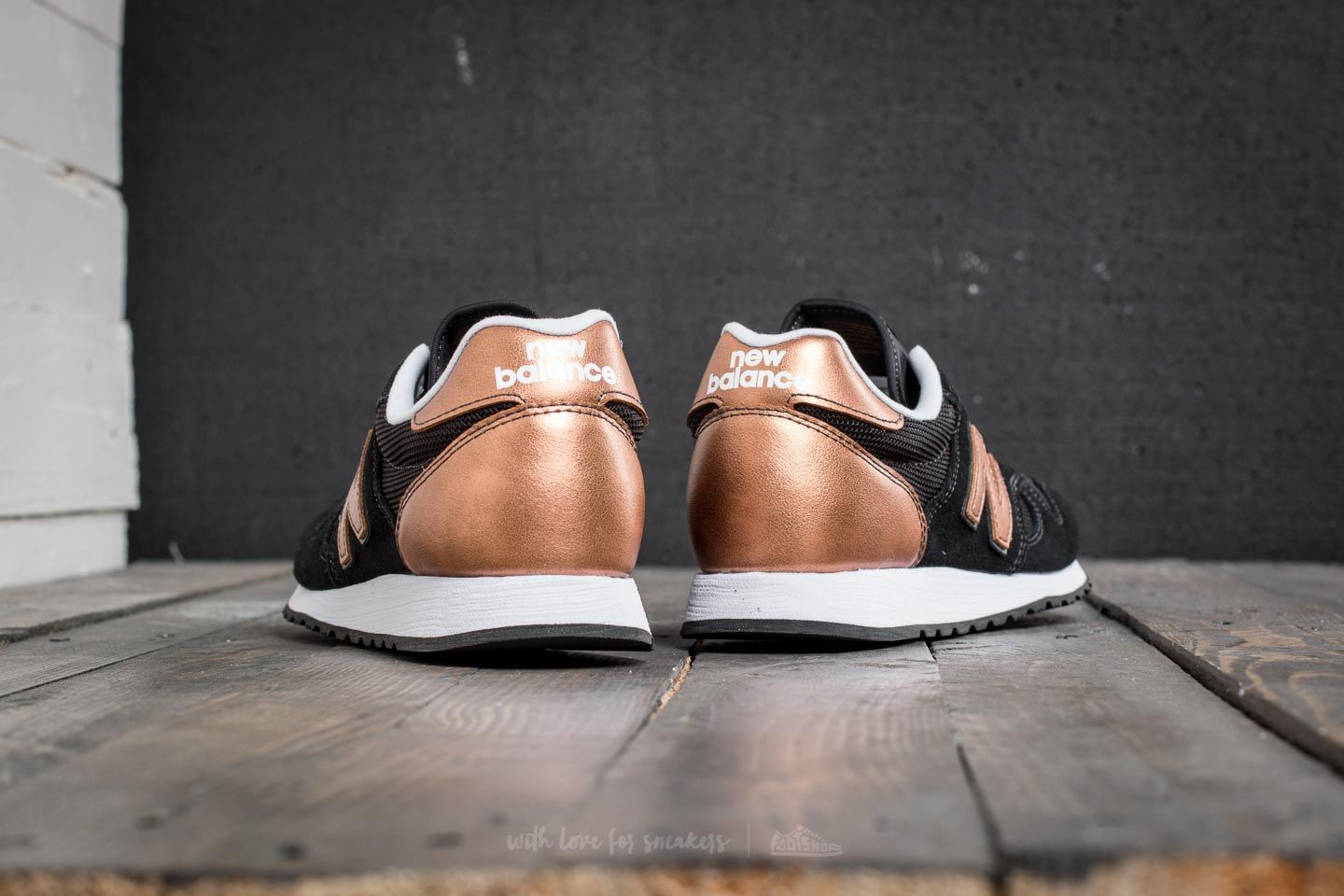 New balance damen schwarz bronze top
