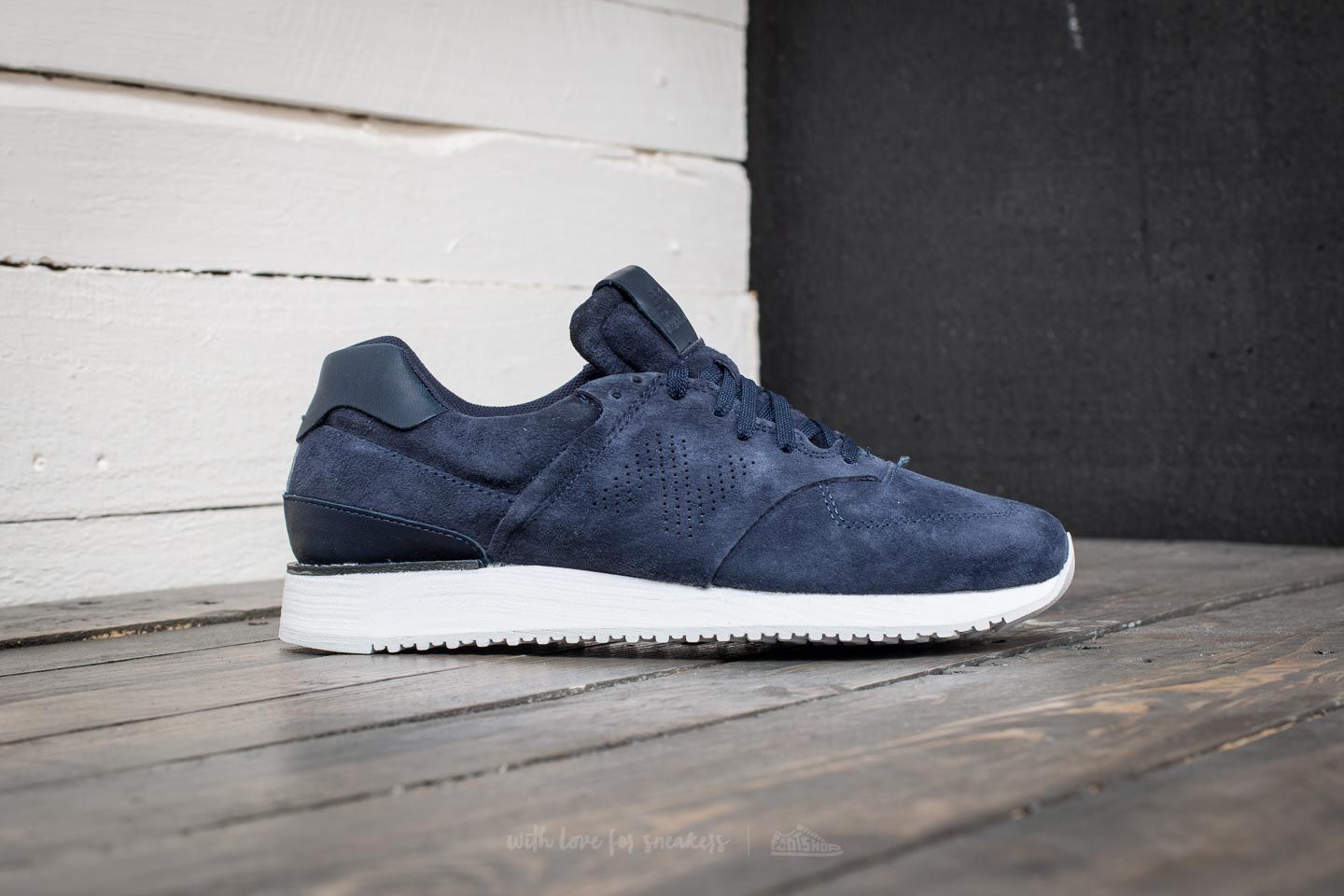 New balance deals suede 745