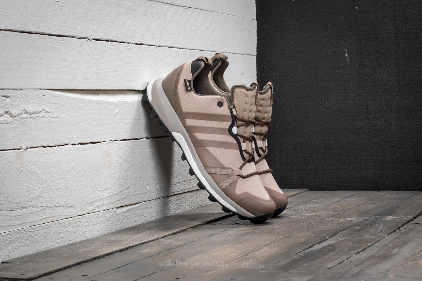 Chaussures et baskets homme adidas Consortium x Norse Projects Terrex Agravic Beige/ Light Brown