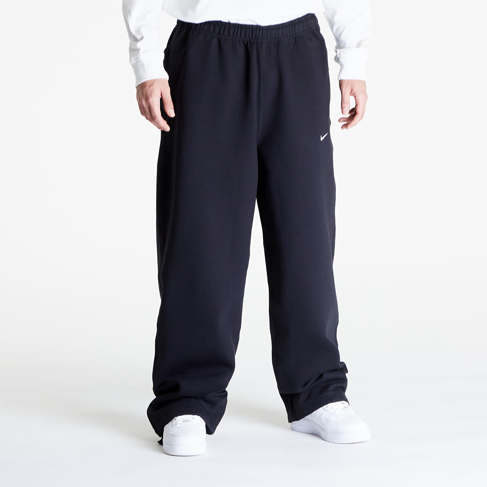 Tepláky Nike Solo Swoosh Men's Open-Hem Brushed-Back Fleece Pants Black/ White