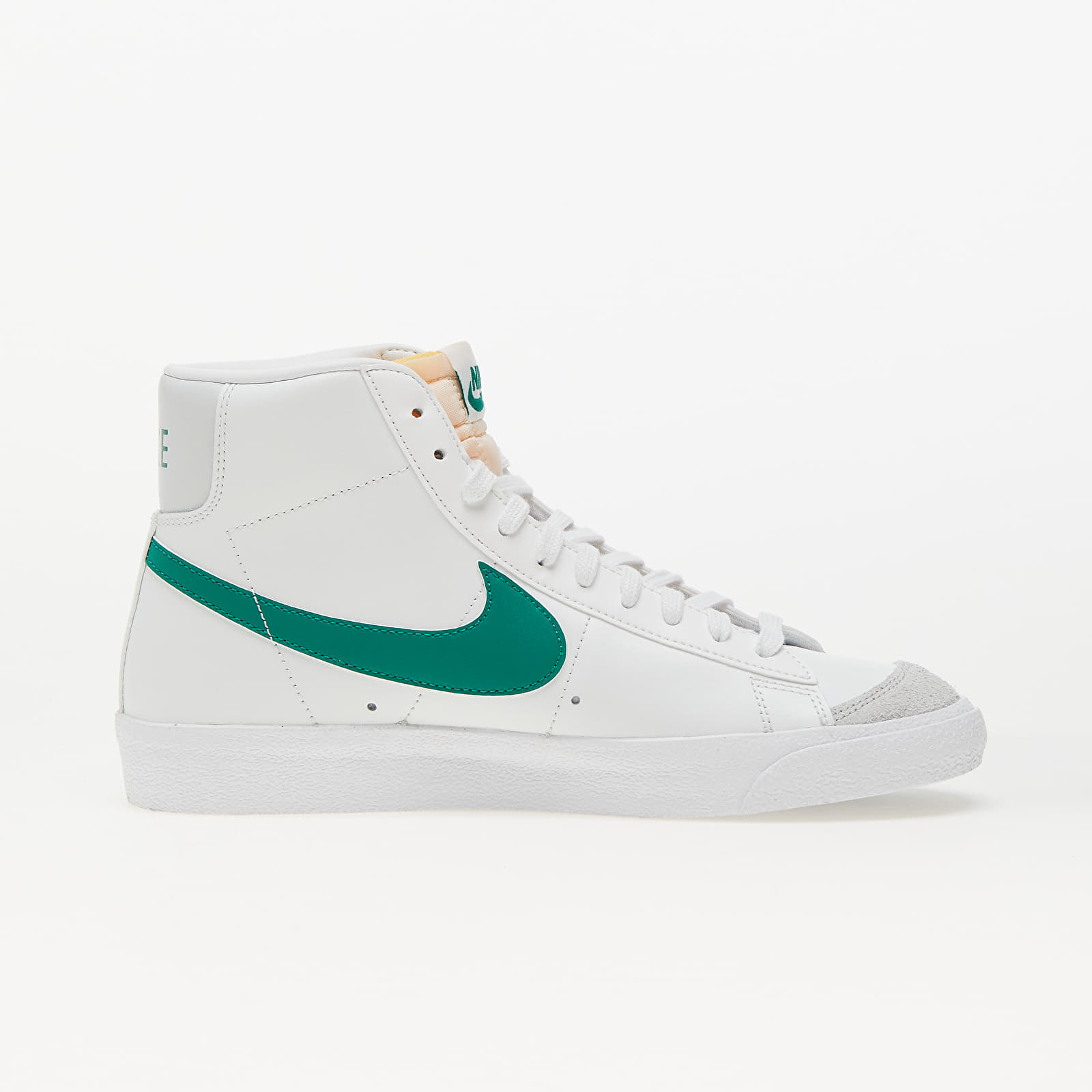 Мъжки кецове и обувки Nike Blazer Mid '77 Vintage Summit White/ Malachite-Photon Dust-White
