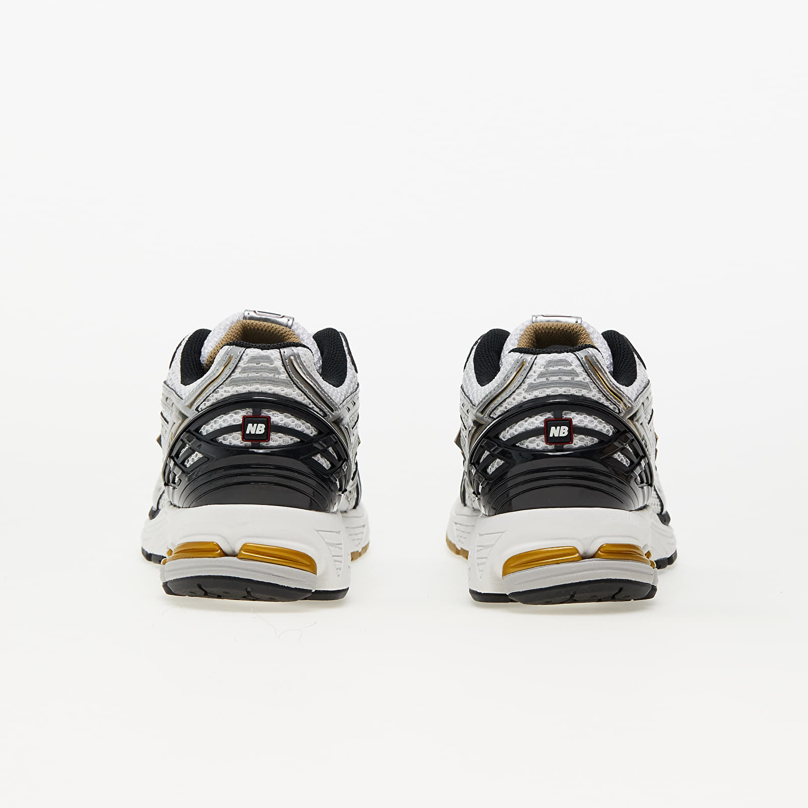 Herren Sneaker und Schuhe New Balance 1906 White/ Metallic Silver/ Metallic Gold