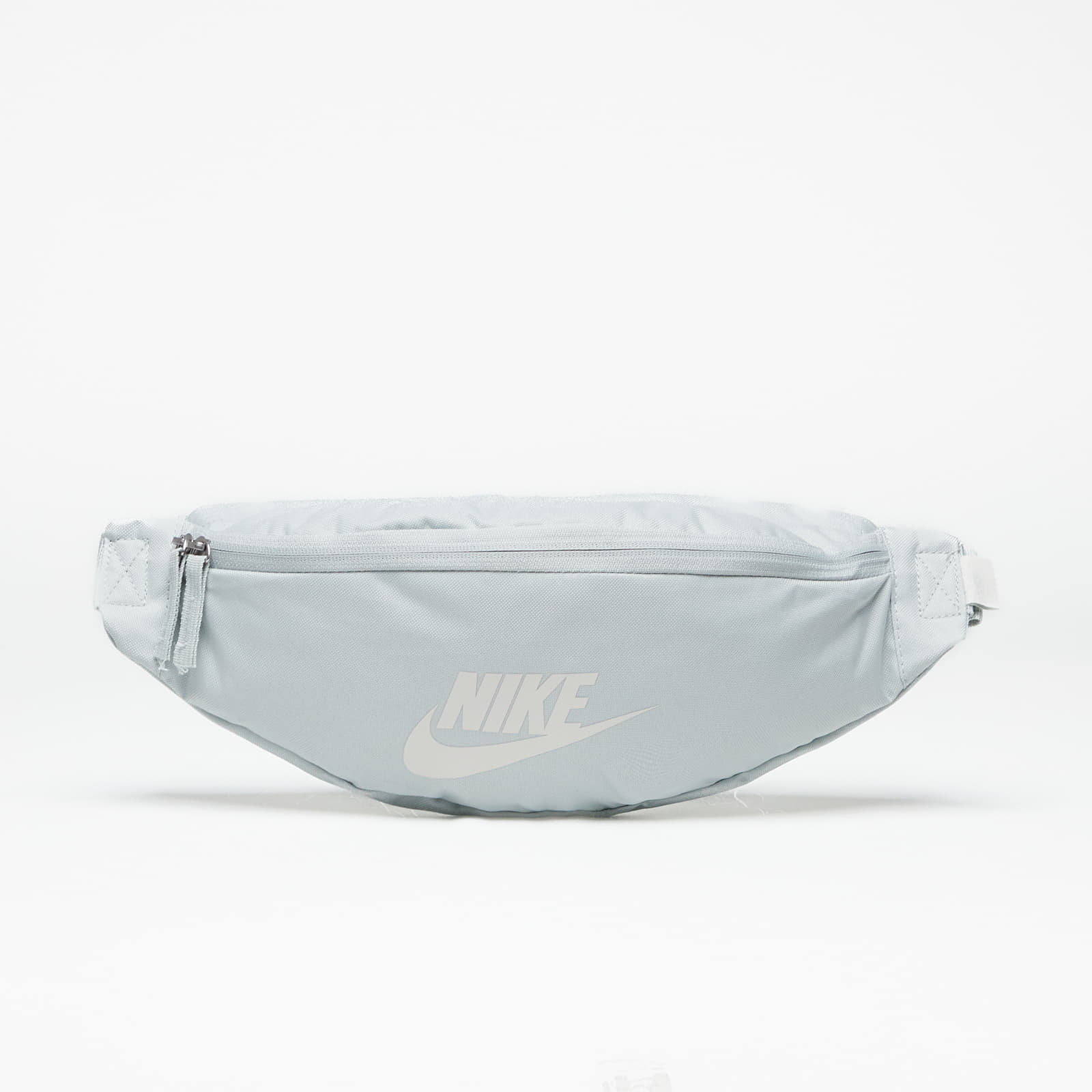 Хип чанти Nike Heritage Waistpack Light Silver/ Light Silver/ Phantom