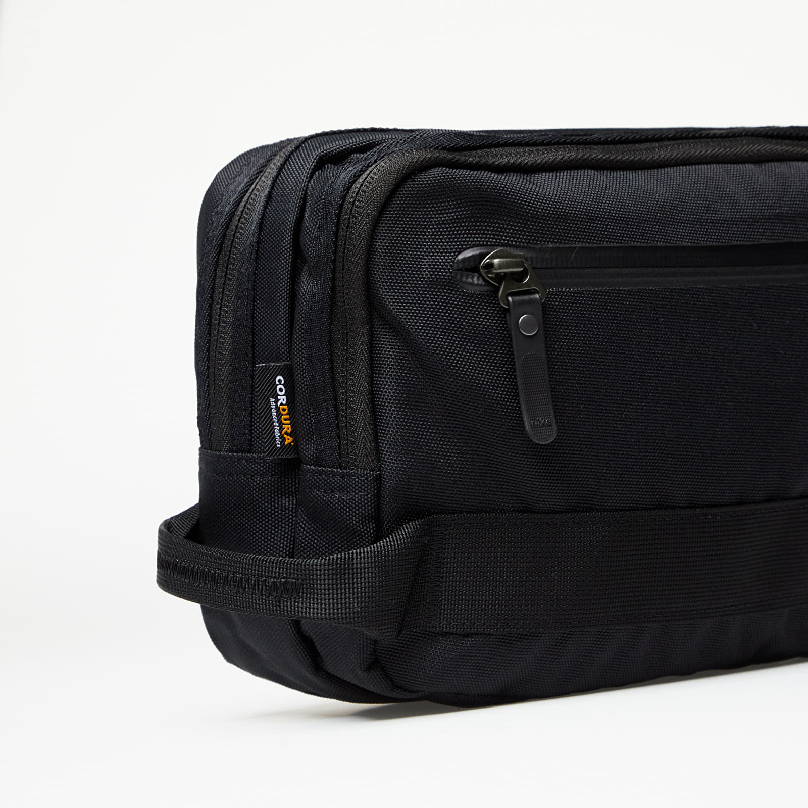 Genți și Rucsacuri Nike Fiftyone 49 Toiletry Kit Black/ Black/ Silver