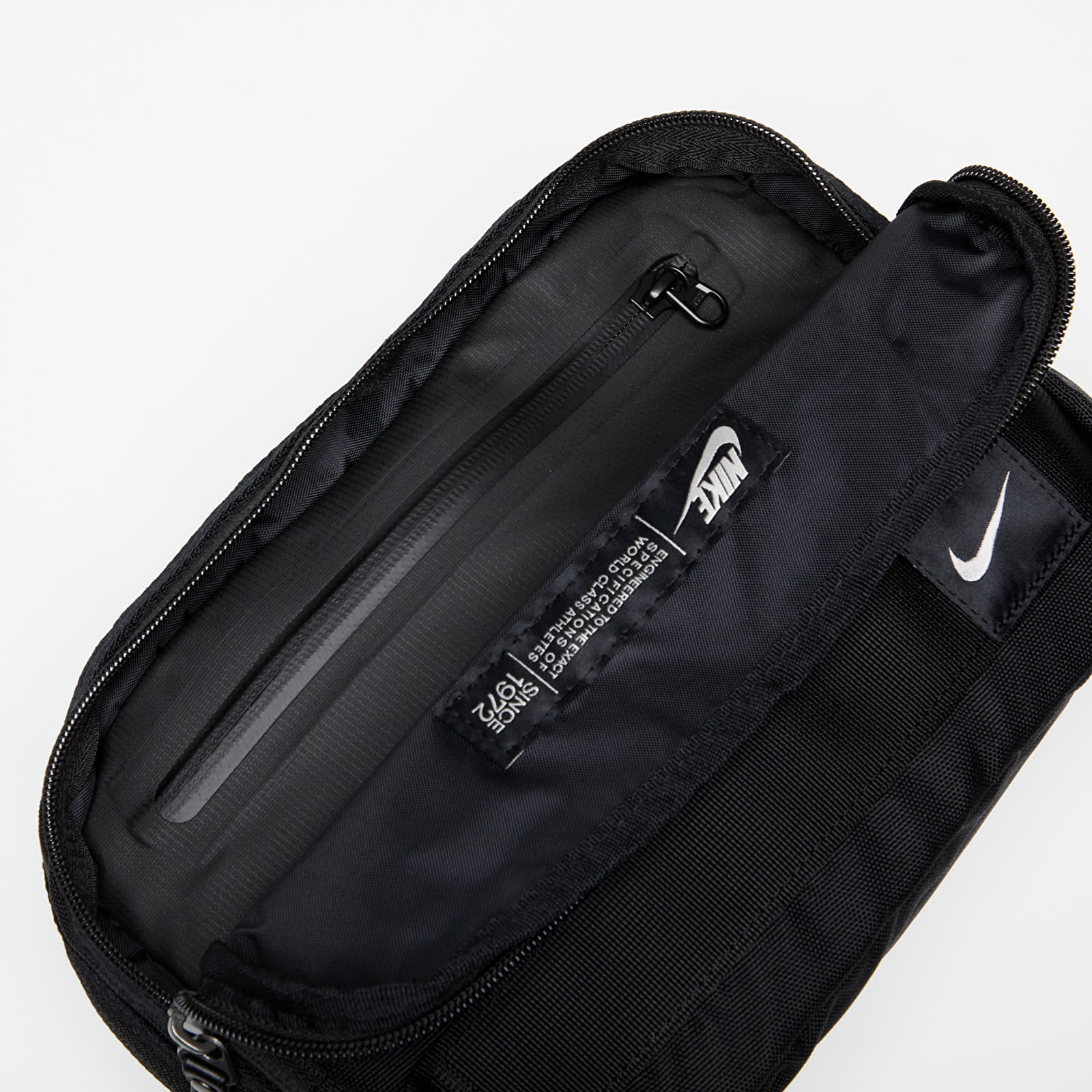 Genți și Rucsacuri Nike Fiftyone 49 Toiletry Kit Black/ Black/ Silver