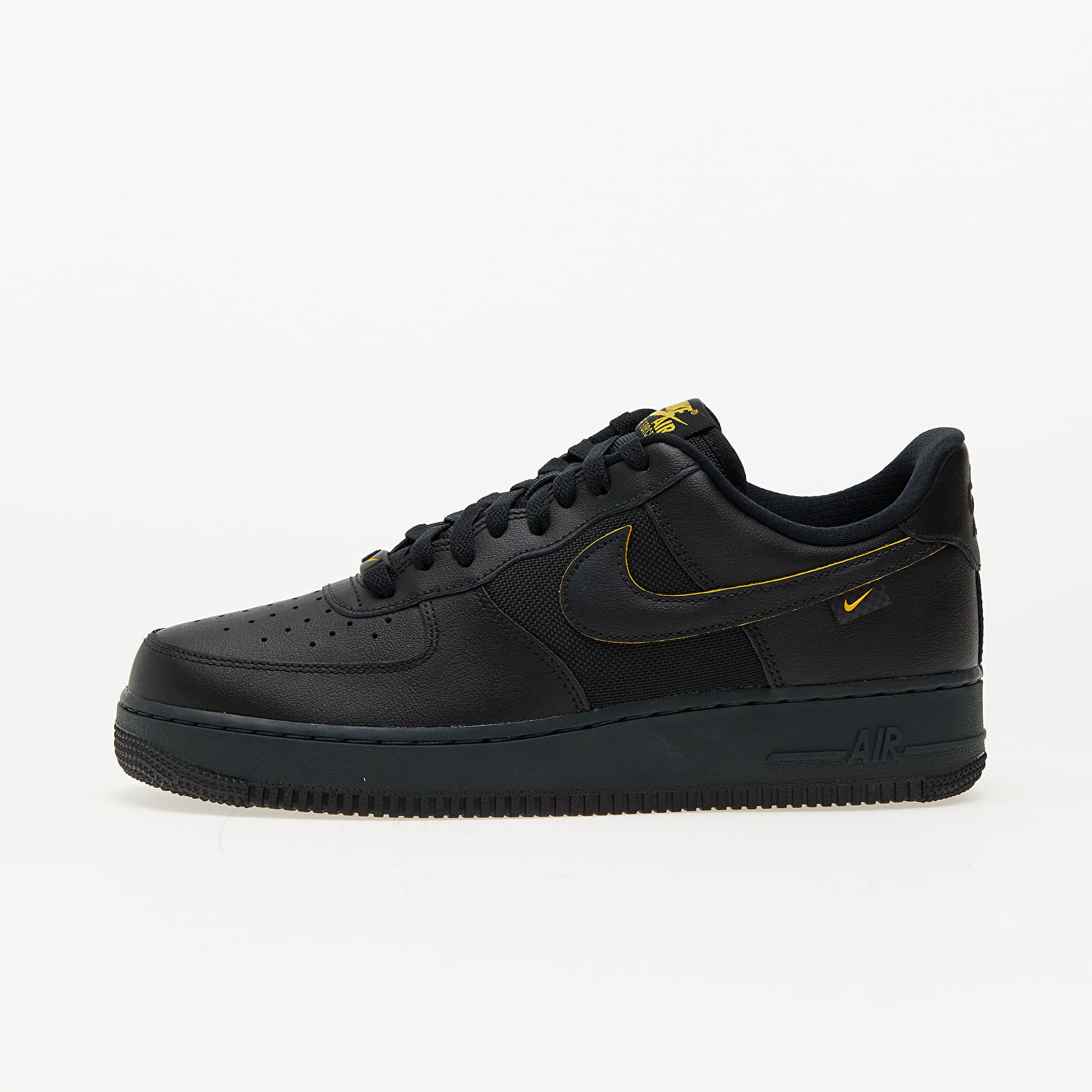 Мъжки кецове и обувки Nike Air Force 1 ’07 Black/ University Gold-Dk Smoke Grey