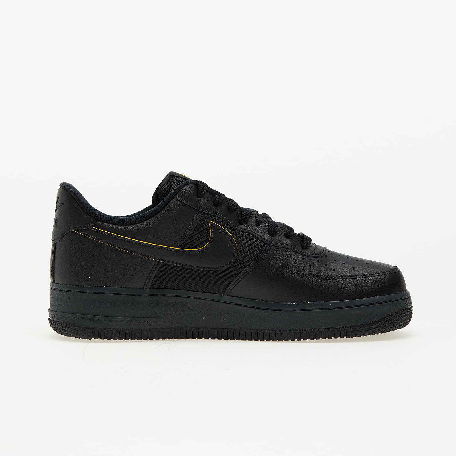 Încălțăminte și sneakerși pentru bărbați Nike Air Force 1 '07 Black/ University Gold-Dk Smoke Grey