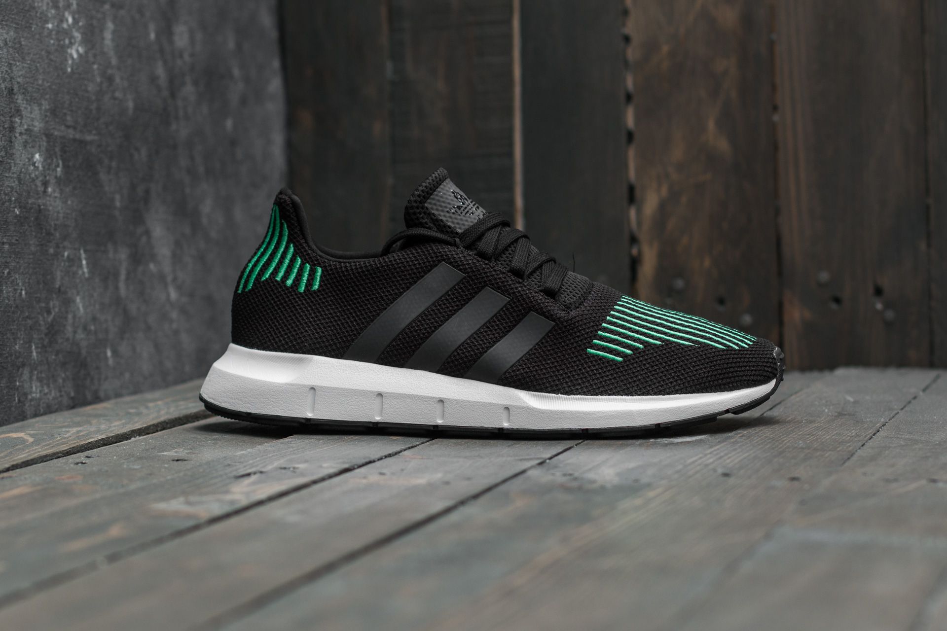 Zapatillas Hombre adidas Swift Run Core Black/ Utility Black/ Ftw White