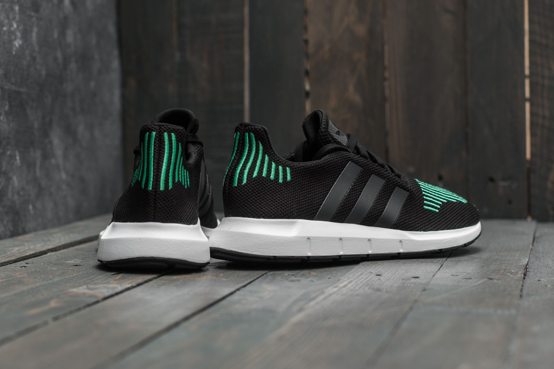 Zapatillas Hombre adidas Swift Run Core Black/ Utility Black/ Ftw White