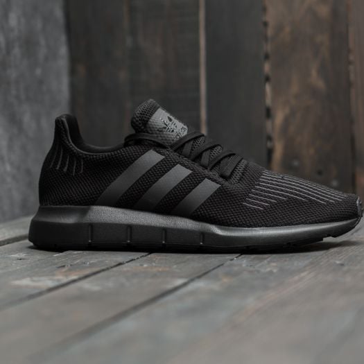 Adidas swift run core 2025 & utility black shoes
