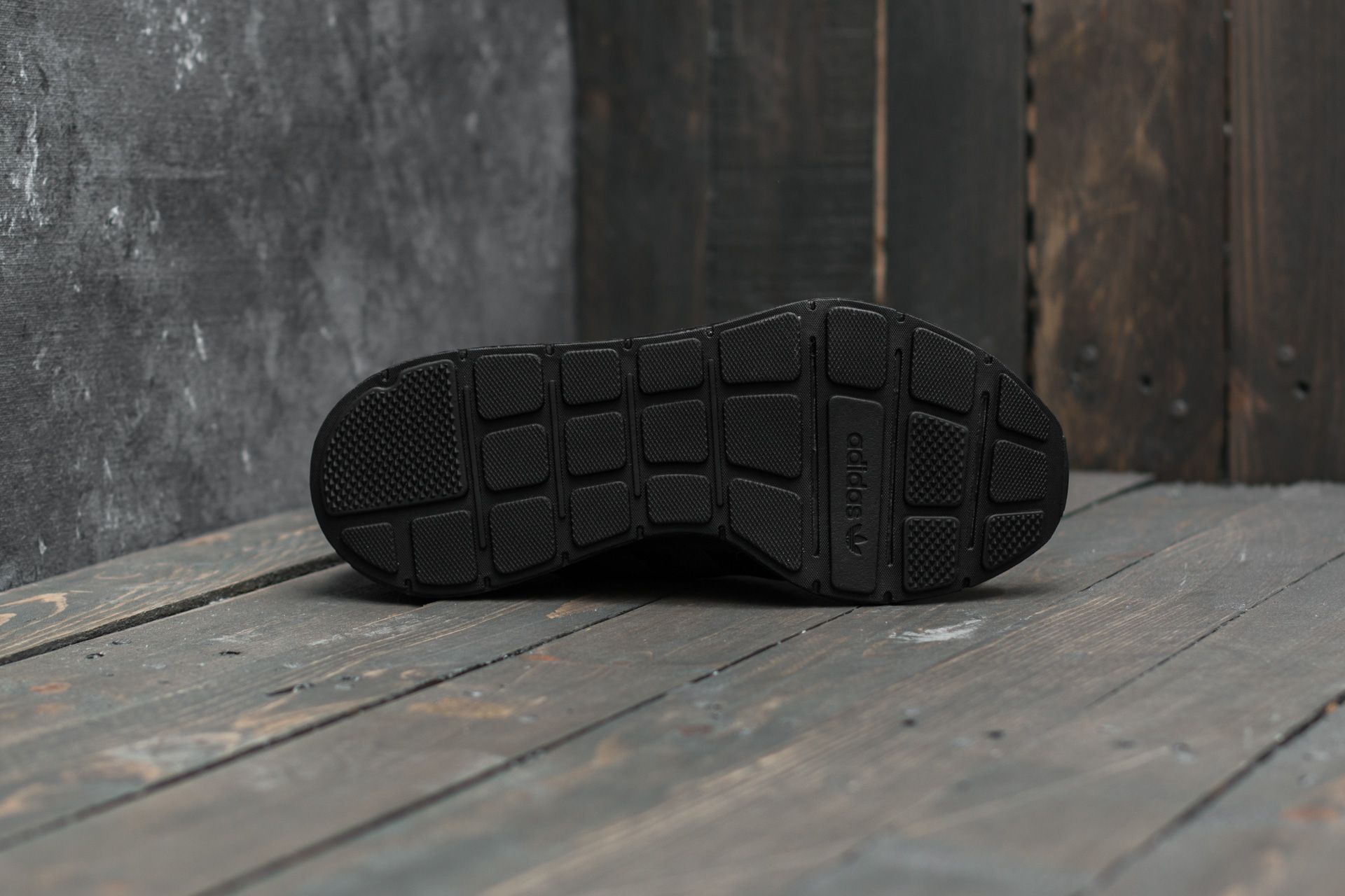 Férfi cipők adidas Swift Run Core Black/ Utility Black/ Core Black