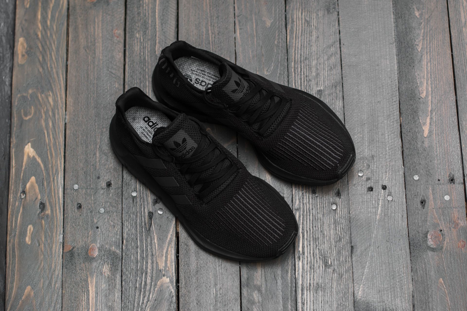 Férfi cipők adidas Swift Run Core Black/ Utility Black/ Core Black