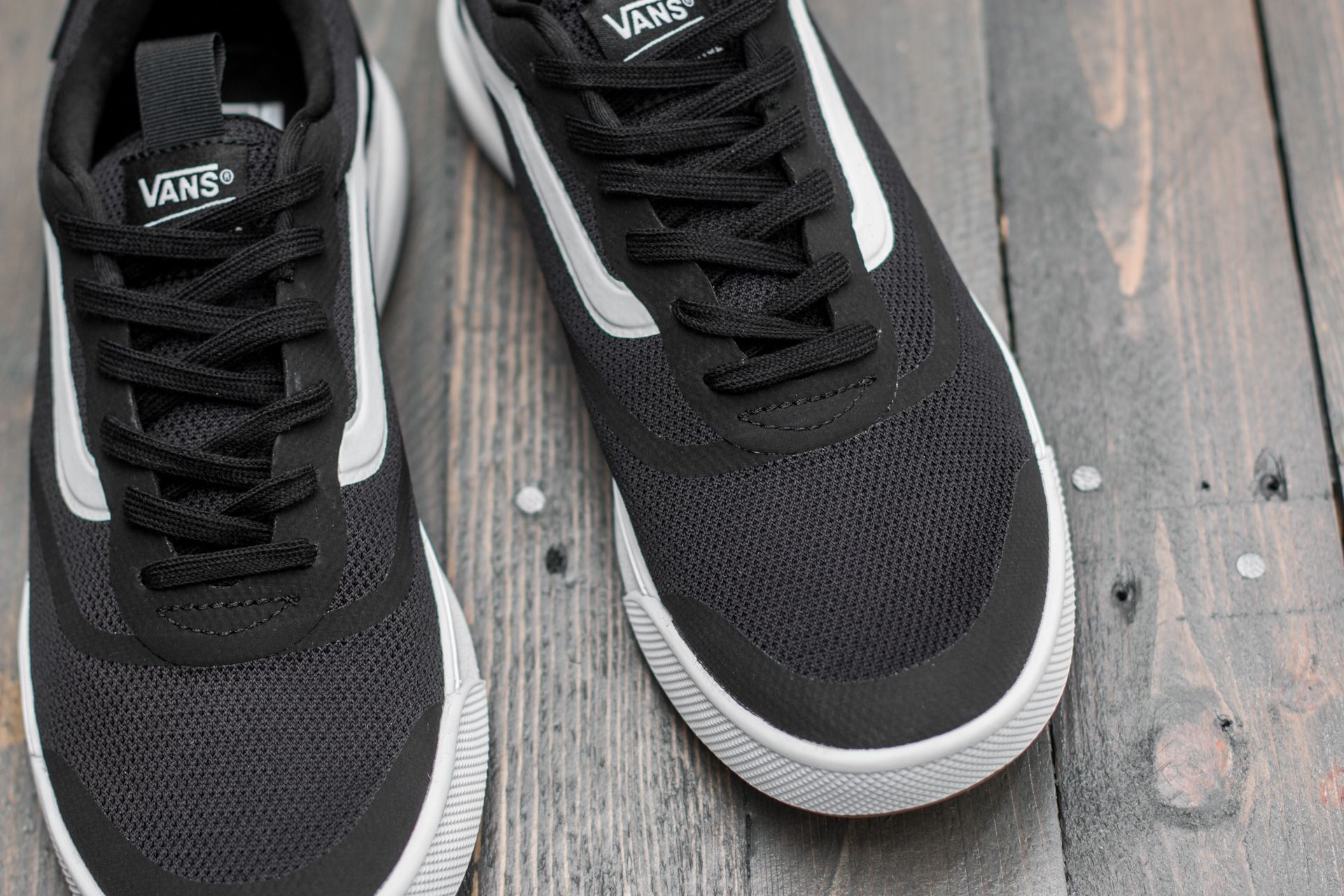 Vans ultrarange sales rapidweld black white