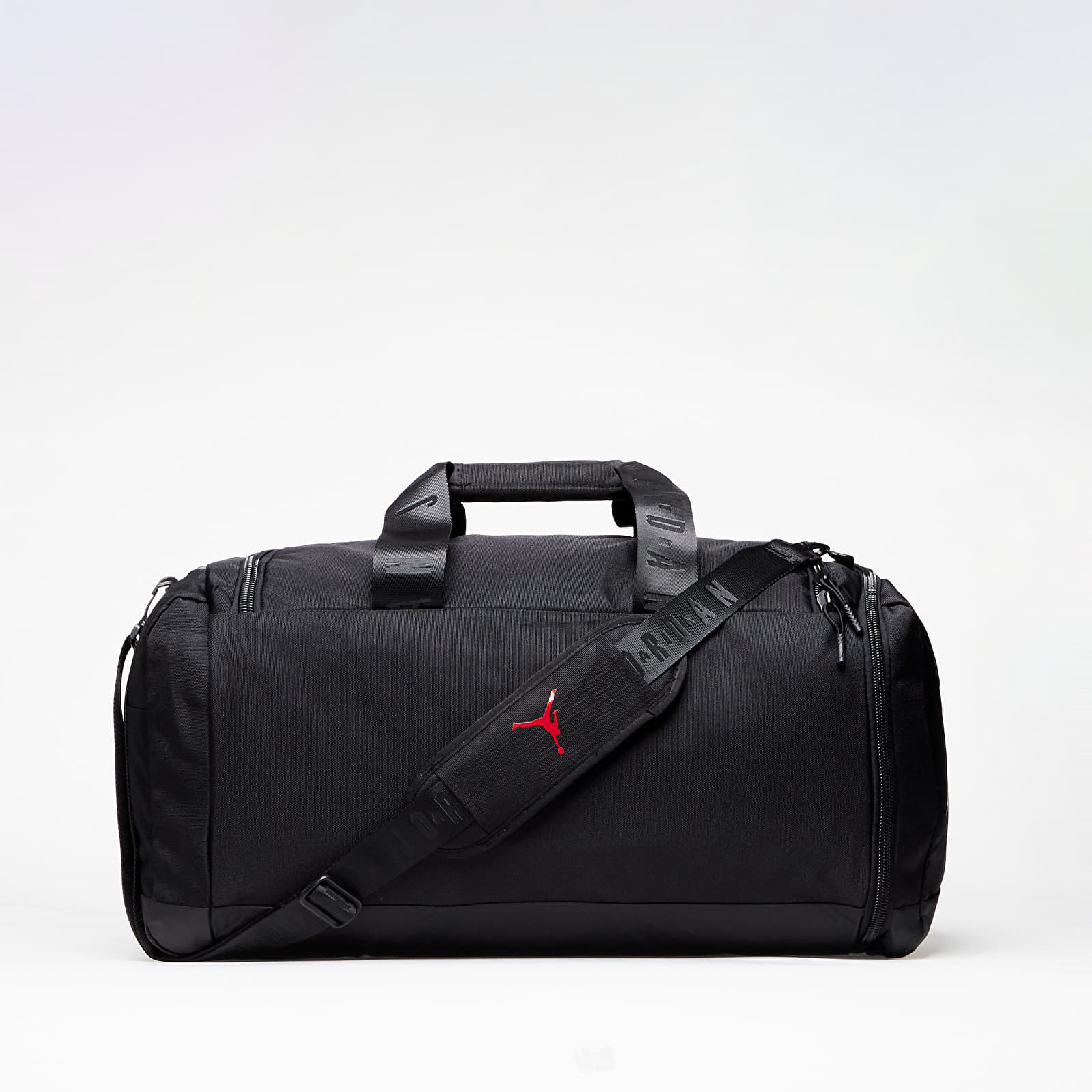 Crossbody táskák Jordan Velocity Duffle Bag Black
