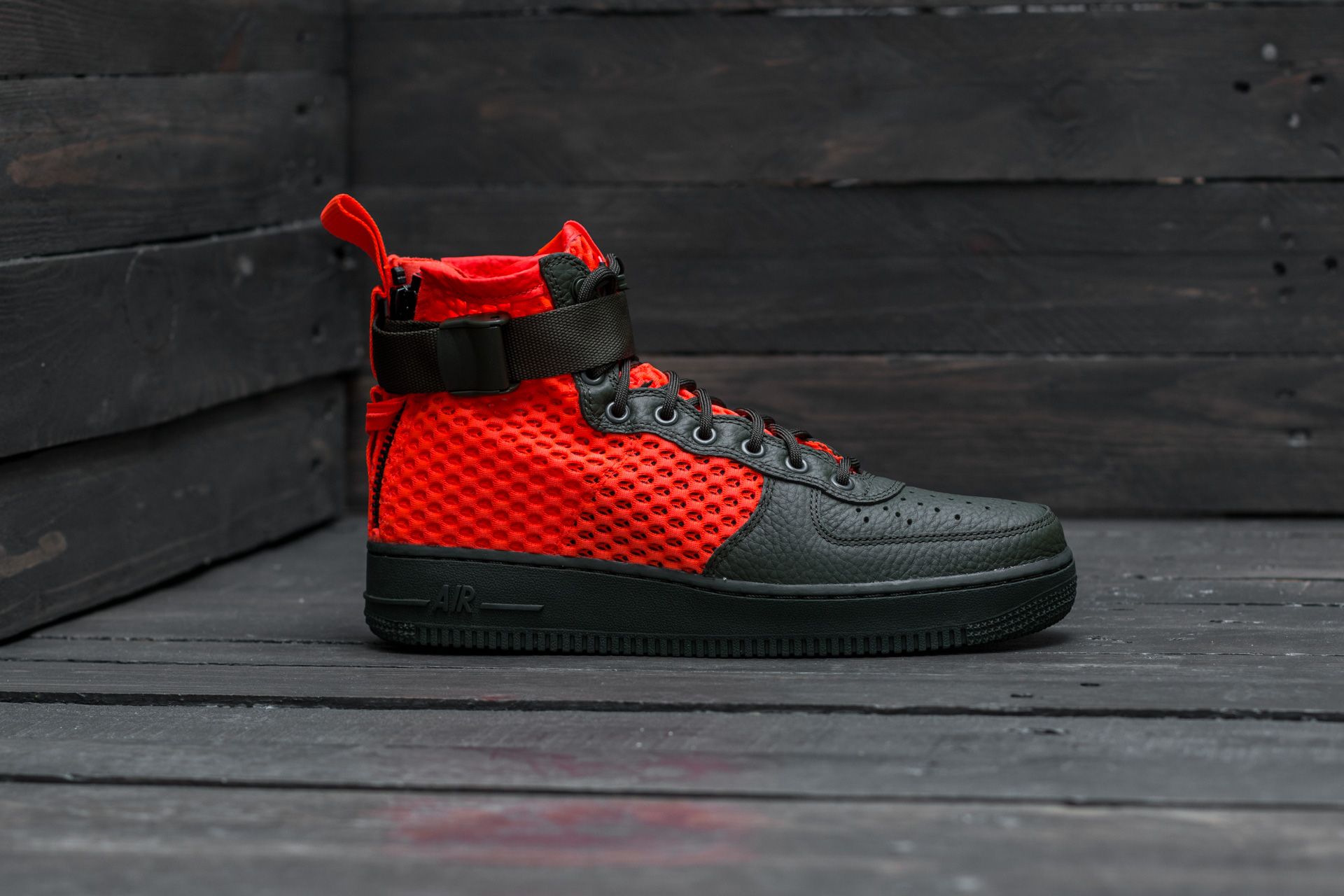 Herren Sneaker und Schuhe Nike SF Air Force 1 Mid QS Cargo Khaki/ Total Crimson