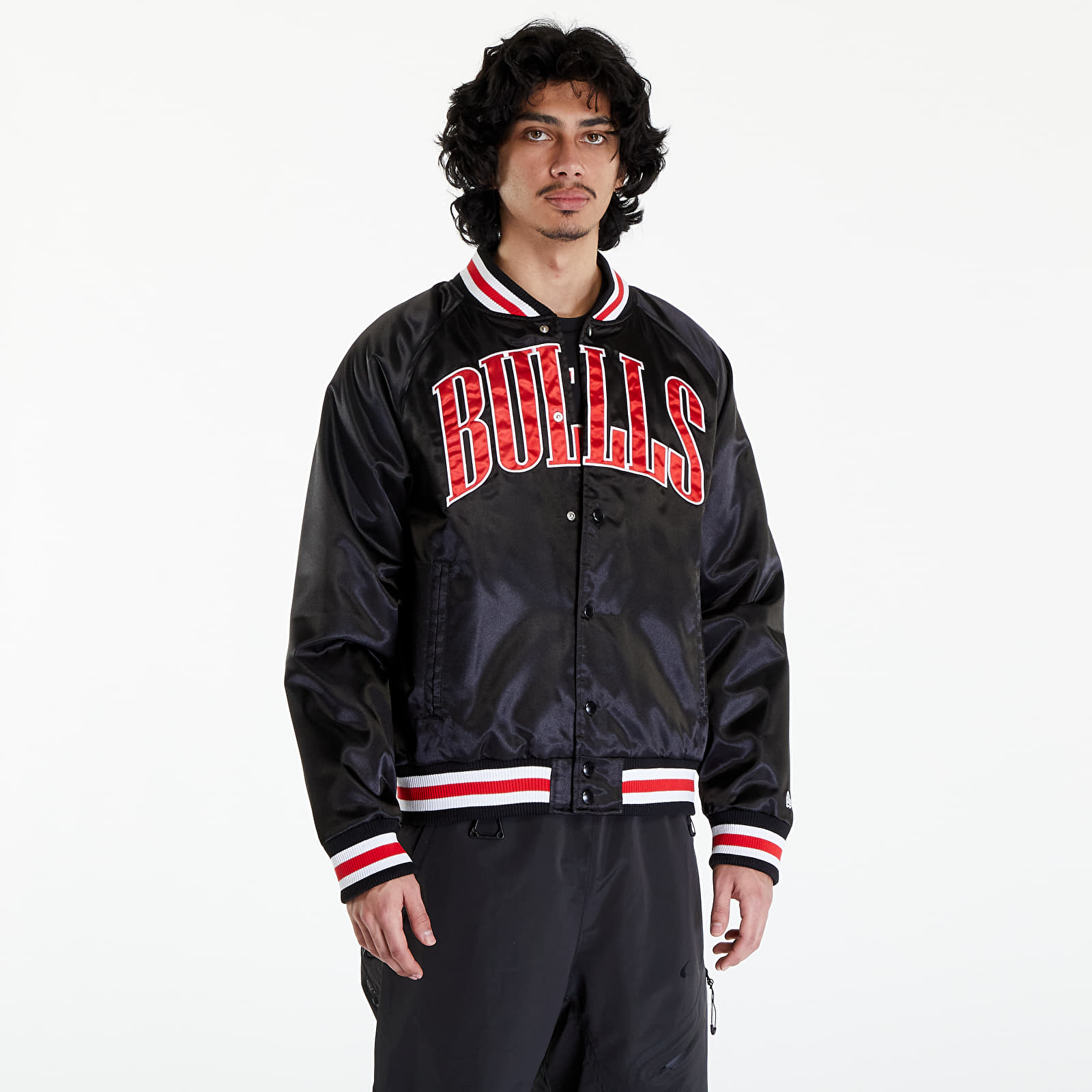 Bombery New Era Chicago Bulls NBA Applique Satin Bomber Jacket UNISEX Black/ Front Door Red
