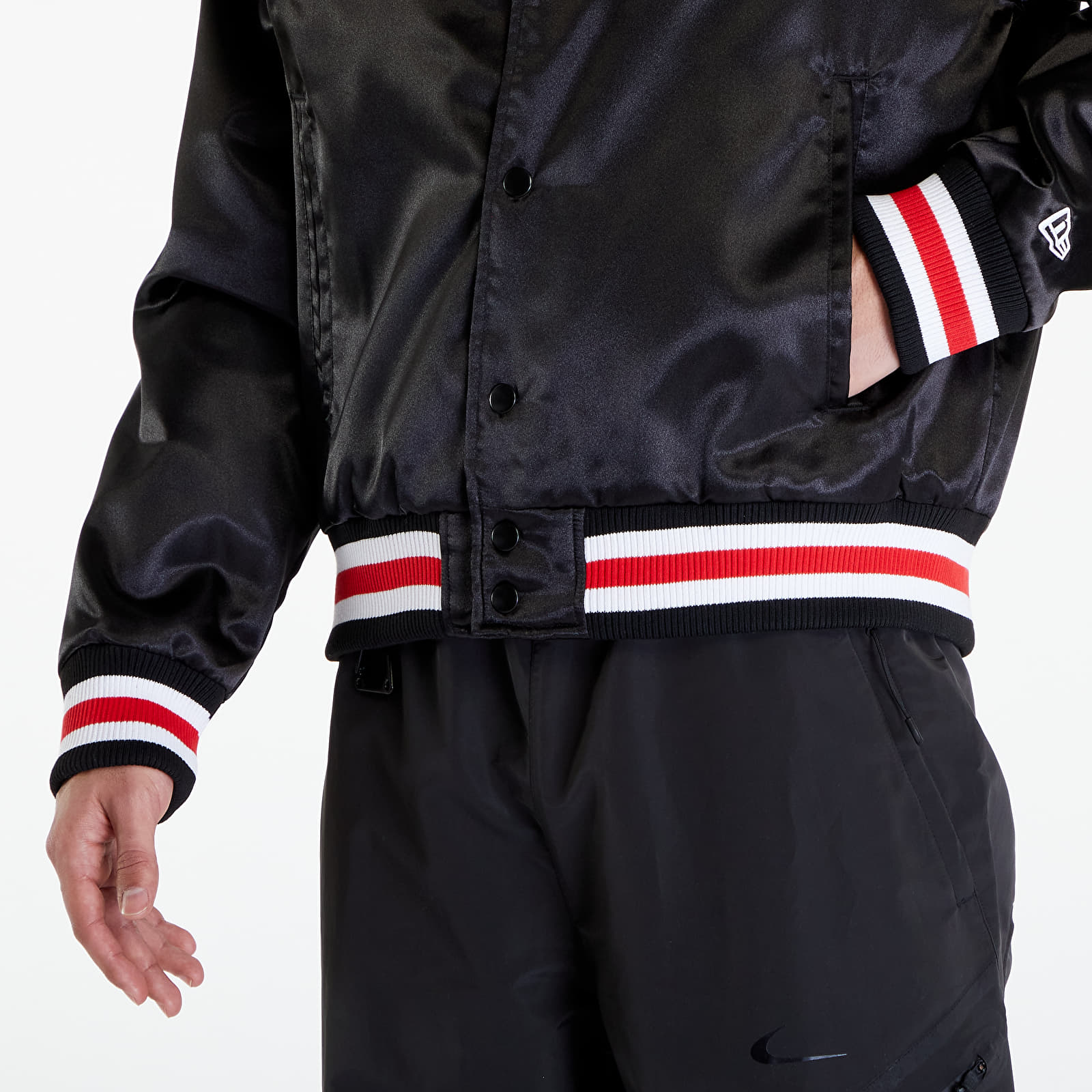 Bombery New Era Chicago Bulls NBA Applique Satin Bomber Jacket UNISEX Black/ Front Door Red