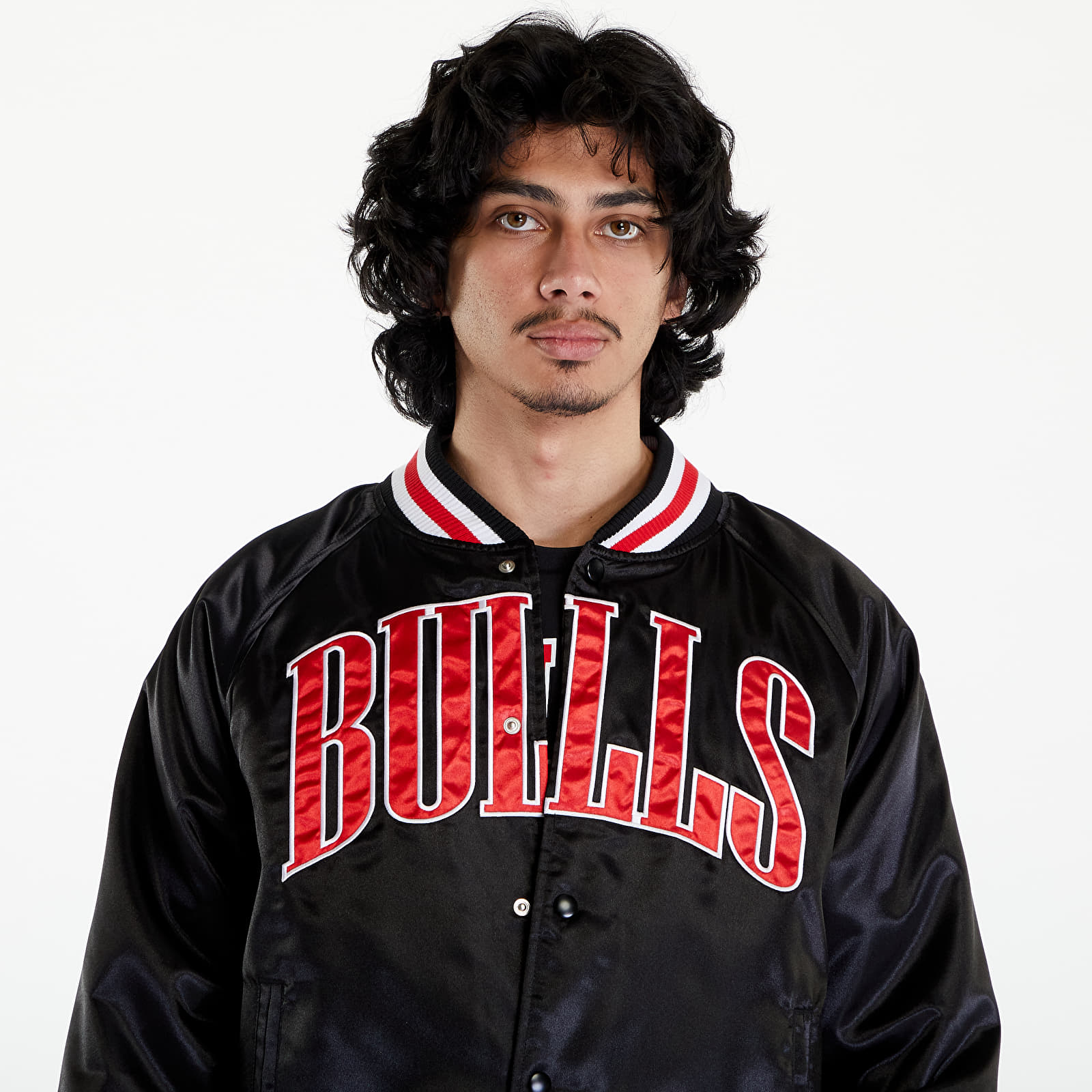 Bombery New Era Chicago Bulls NBA Applique Satin Bomber Jacket UNISEX Black/ Front Door Red