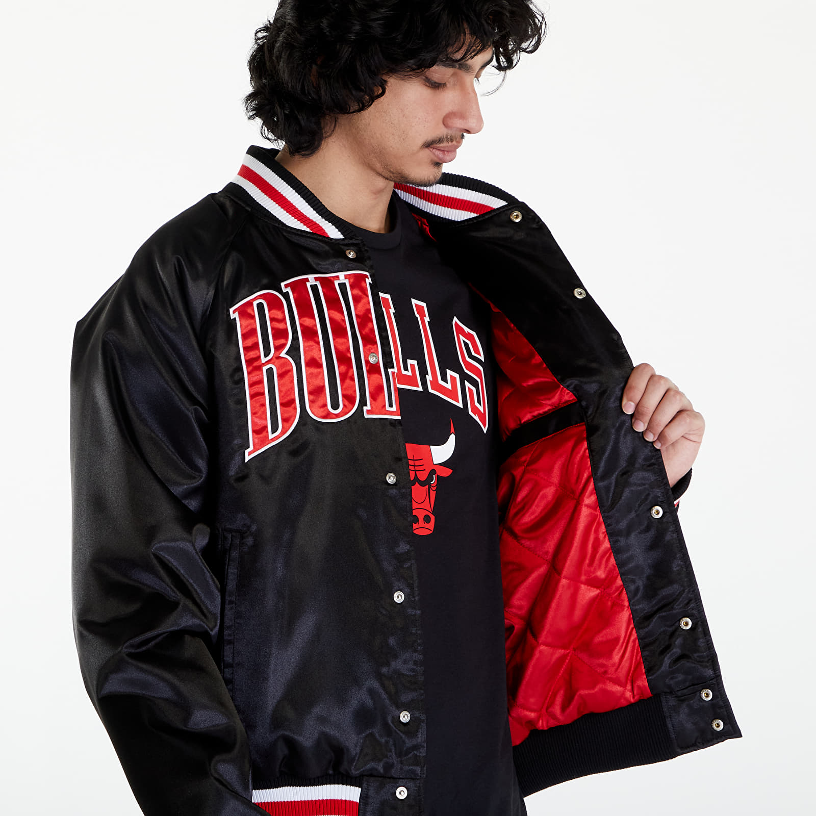 Bombery New Era Chicago Bulls NBA Applique Satin Bomber Jacket UNISEX Black/ Front Door Red