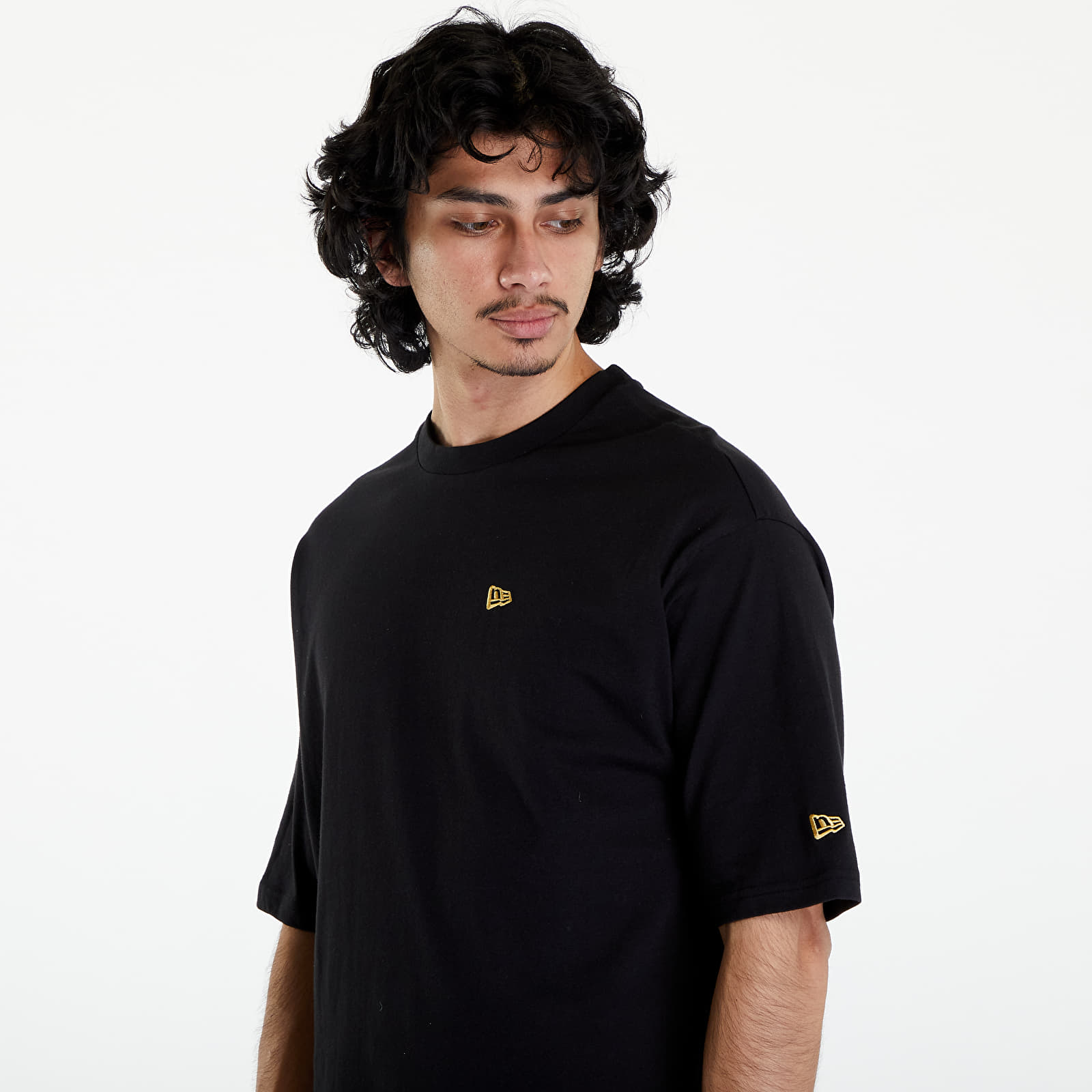 T-paidat New Era Sticker OS Tee UNISEX Black/ Metallic Gold