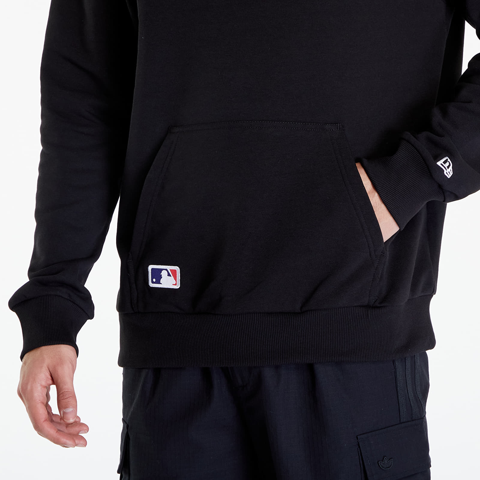 Sweatjacken und Sweatshirts New Era MLB League Essentials OS Hoody Detroit Tigers UNISEX Black/ White