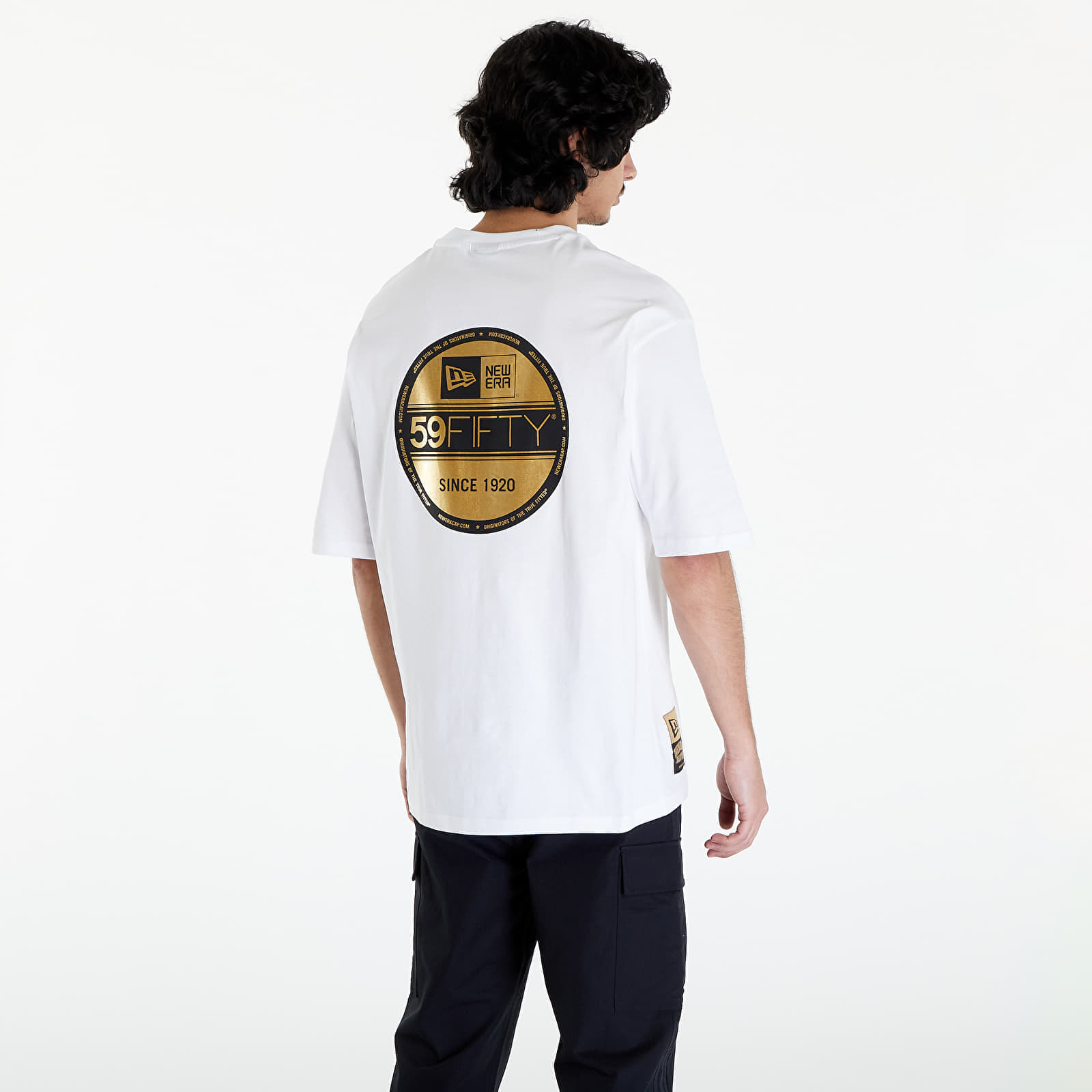 Футболка New Era Sticker OS Tee UNISEX White/ Metallic Gold S