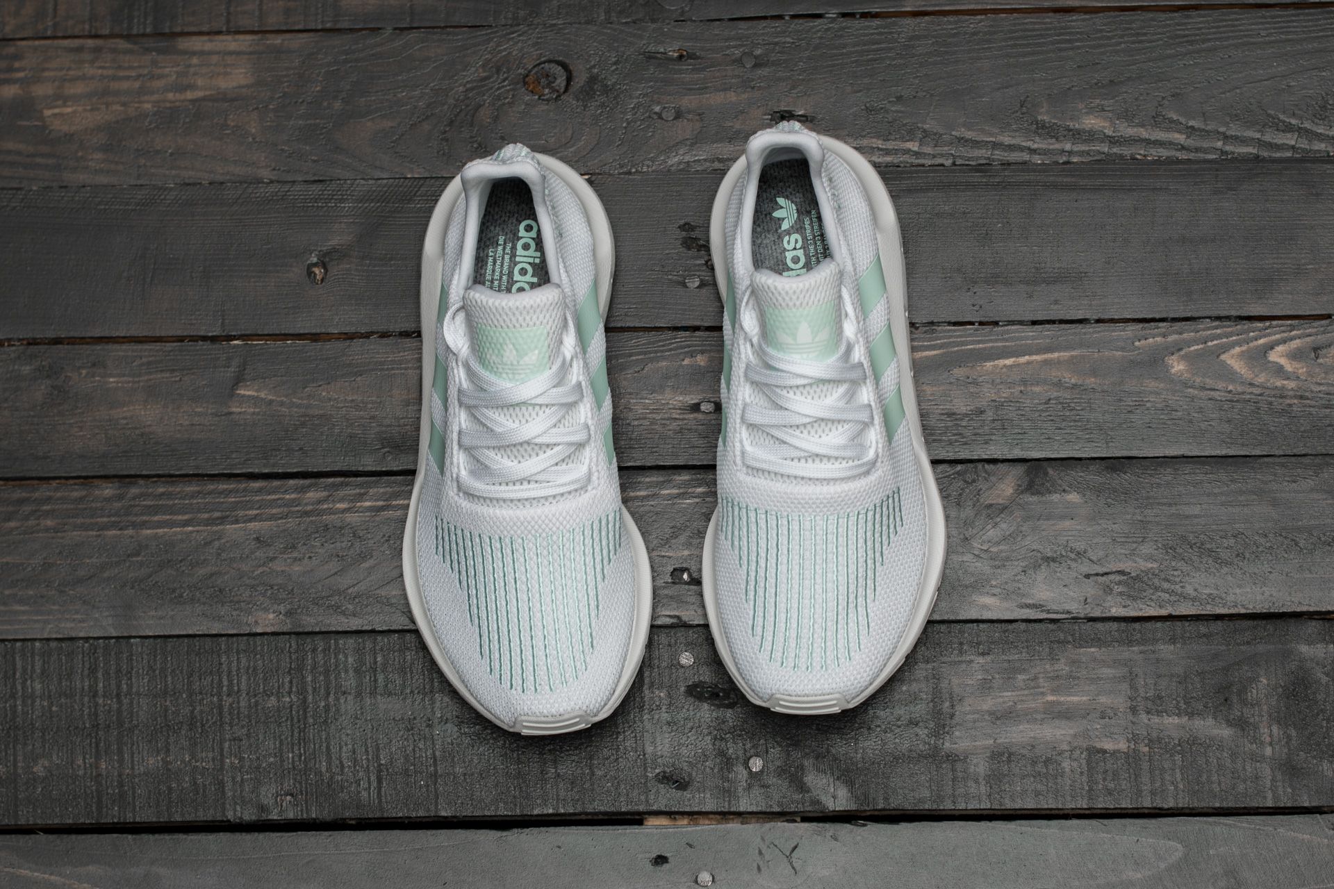 Adidas swift run white mint top