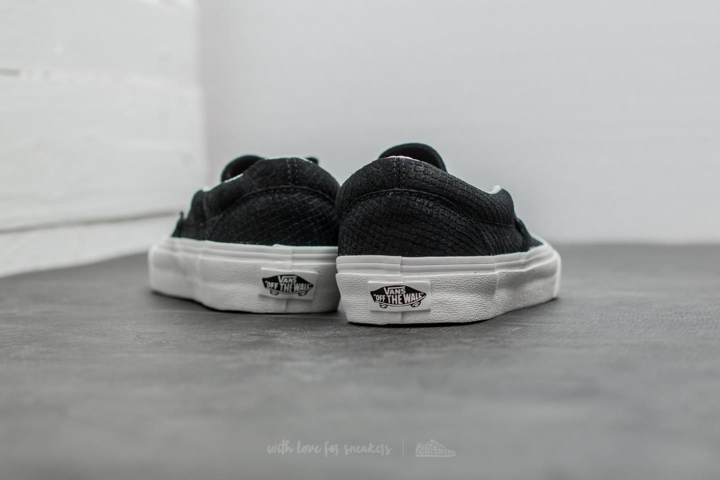 Dámske topánky a tenisky Vans Classic Slip-On (Snake) Black/ Blanc