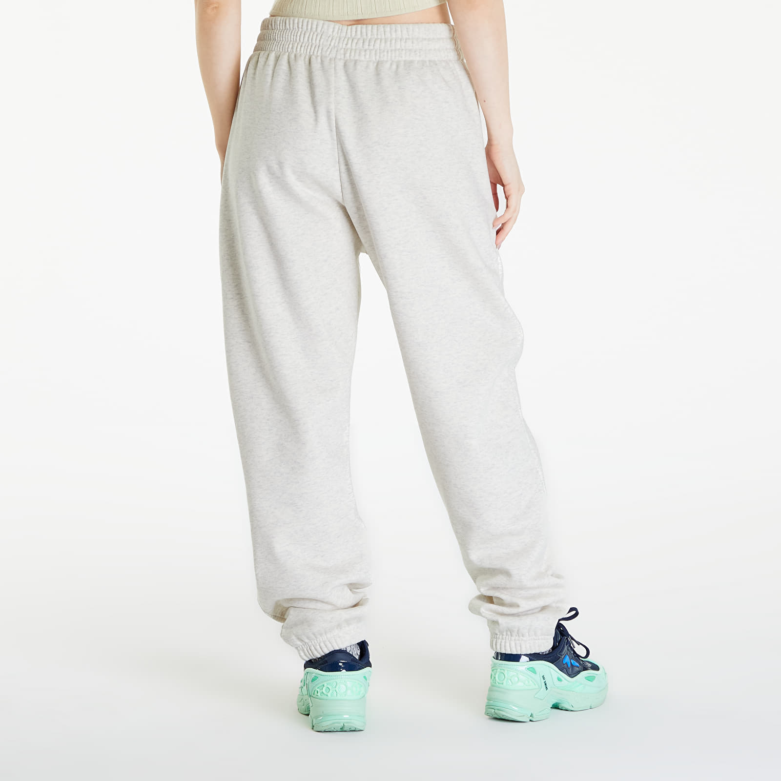 Trenerke adidas Adicolor Classics Basketball Fleece Jogger UNISEX Cream White Mel