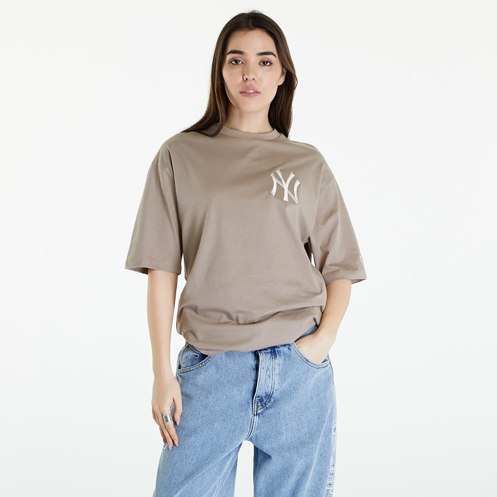 Koszulki New Era MLB League Essentials LC OS Tee New York Yankees UNISEX Ash Brown/ Off White