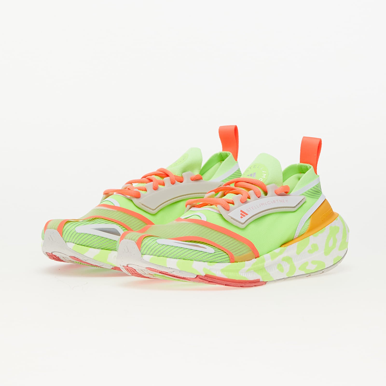 Γυναικεία παπούτσια adidas x Stella McCartney UltraBOOST 23 Signal Green/ Hazy Orange/ Turbo