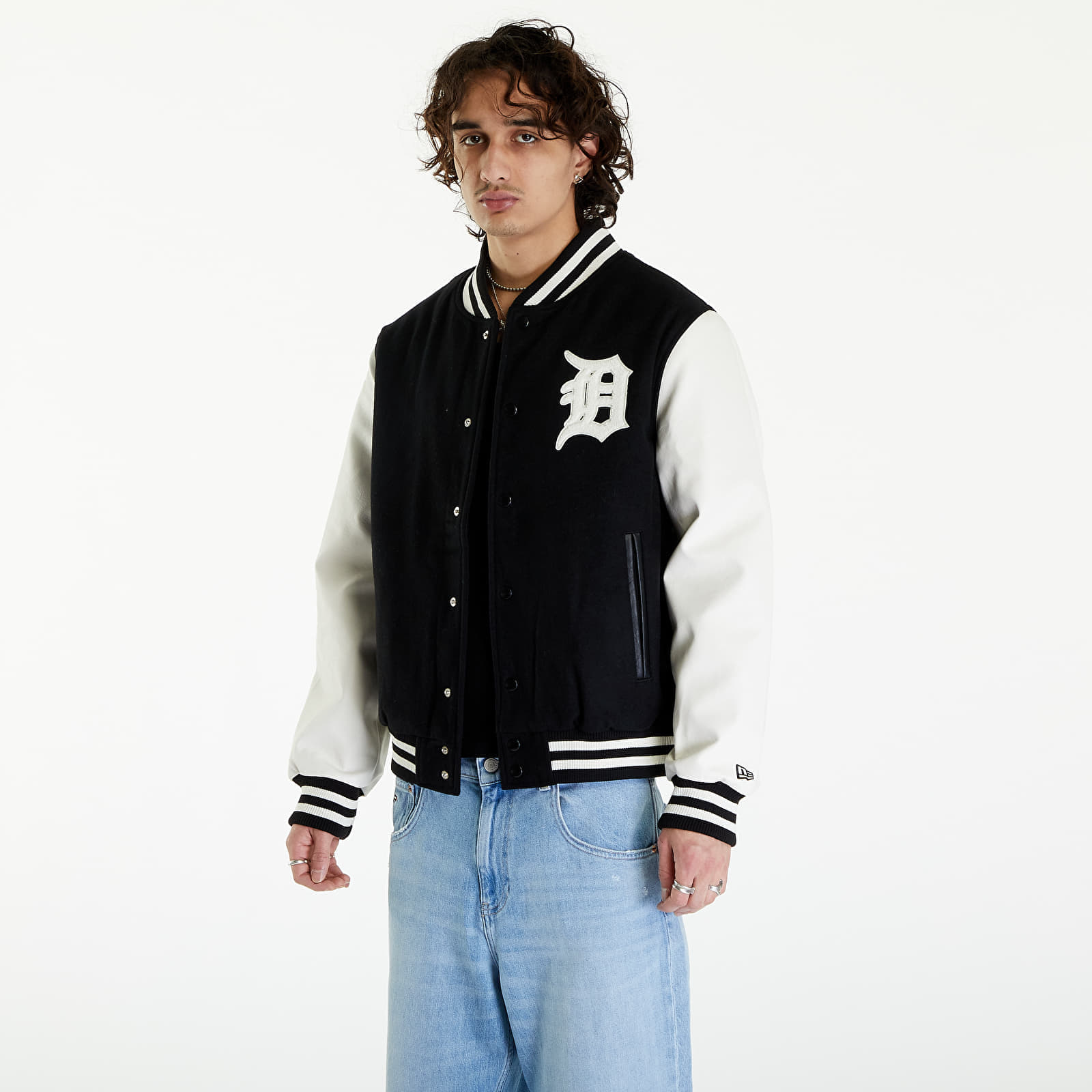 Бомбъри New Era Detroit Tigers MLB World Series Black Varsity Jacket UNISEX Black/ Off White