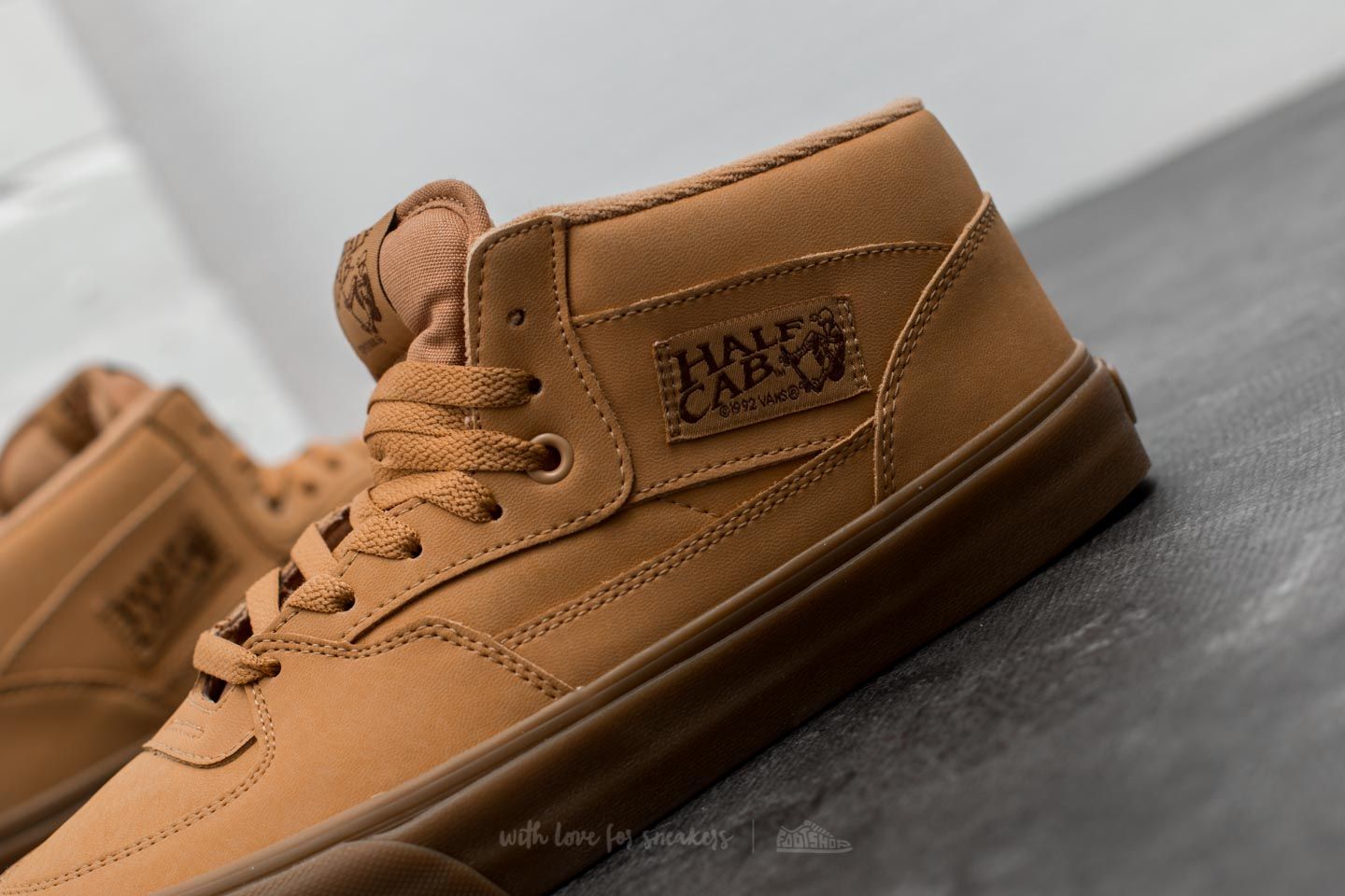 Men s shoes Vans Half Cab Vansbuck Light Gum Mono Footshop