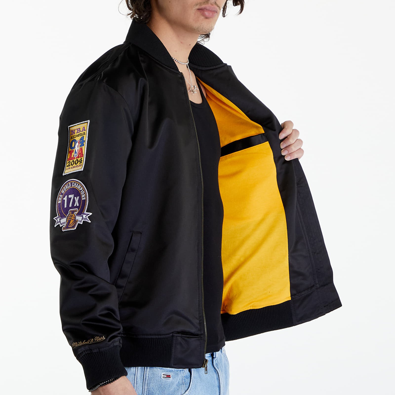 Kabátok Mitchell & Ness NBA Lightweight Satin Bomber Vintage Logo Lakers Black