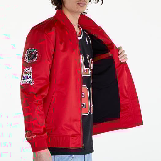 Mitchell Ness NBA Lightweight Satin Bomber Vintage Logo Bulls