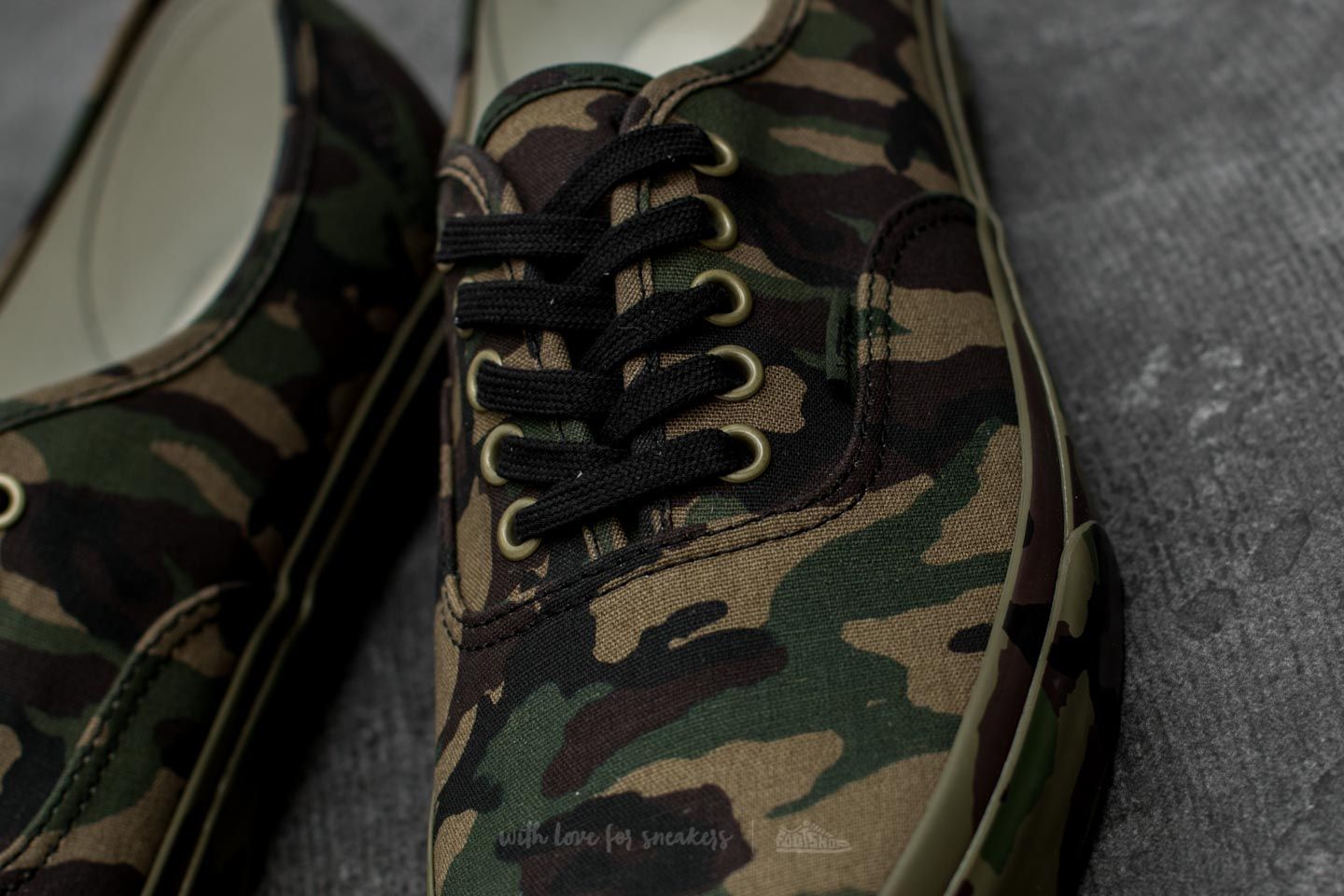 Vans authentic mono camo online