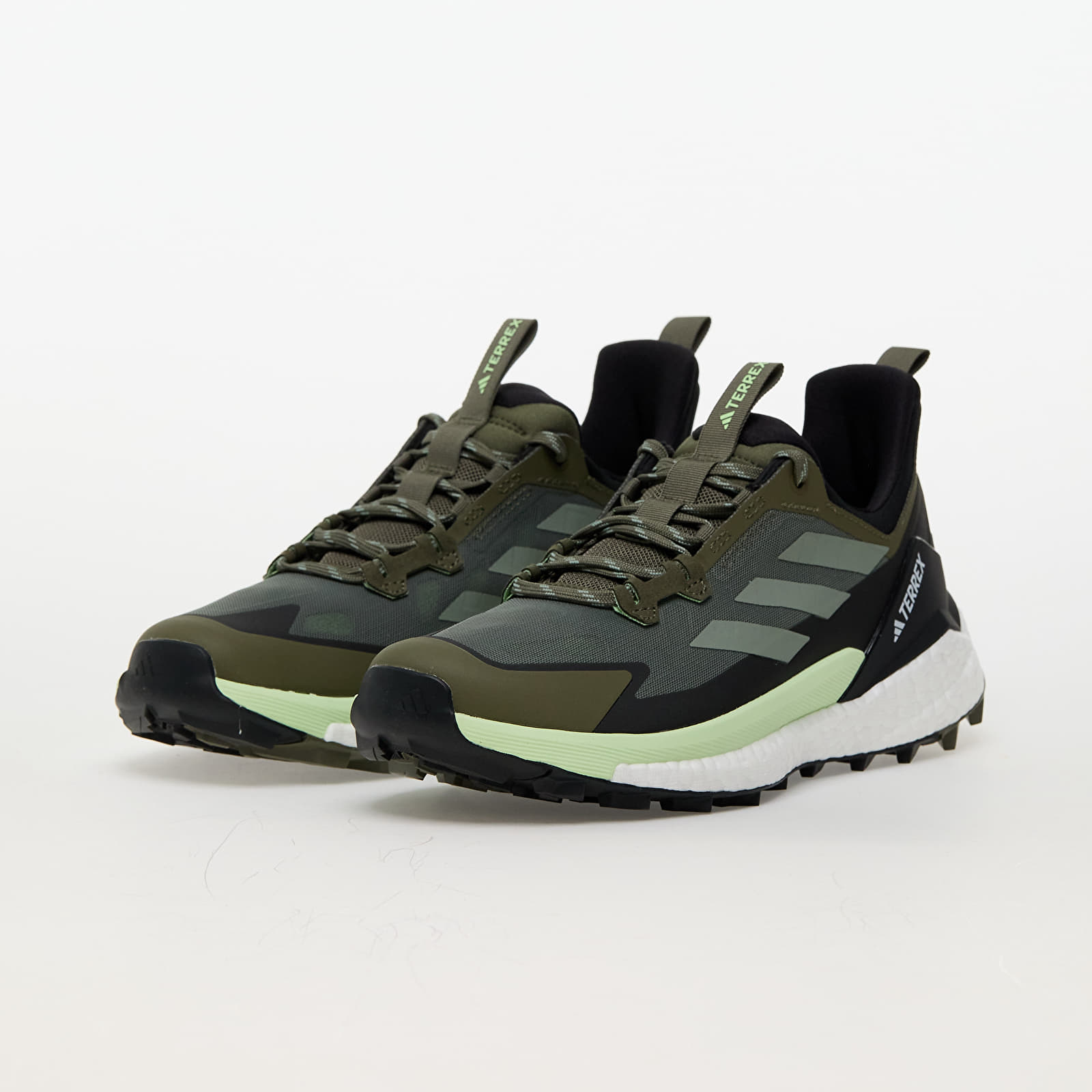 Încălțăminte și sneakerși pentru bărbați adidas Terrex Free Hiker 2 Low Olive Strata/ Silver Green/ Core Black