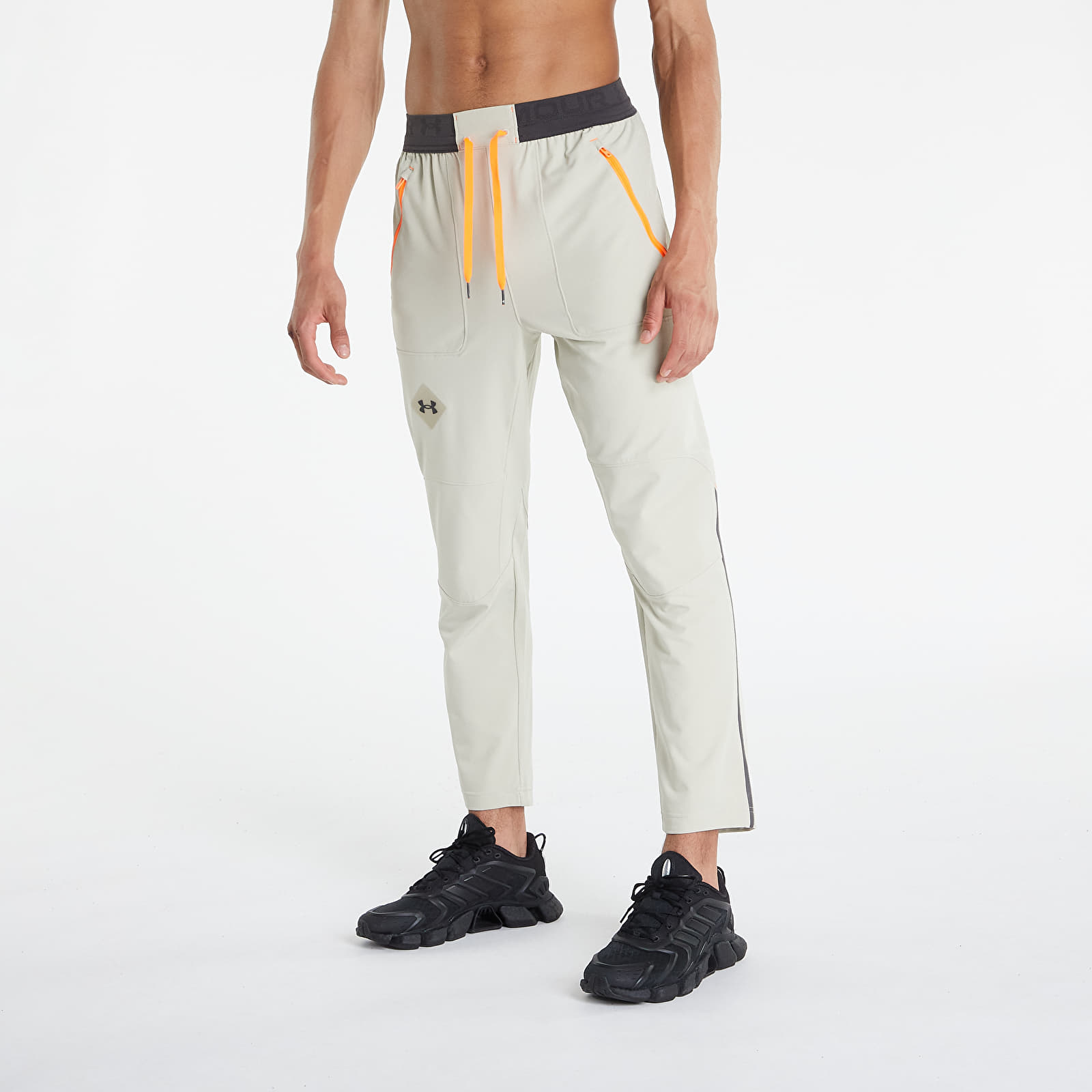 Zapatos under shop armour beige jeans