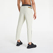 Zapatos under shop armour beige jeans