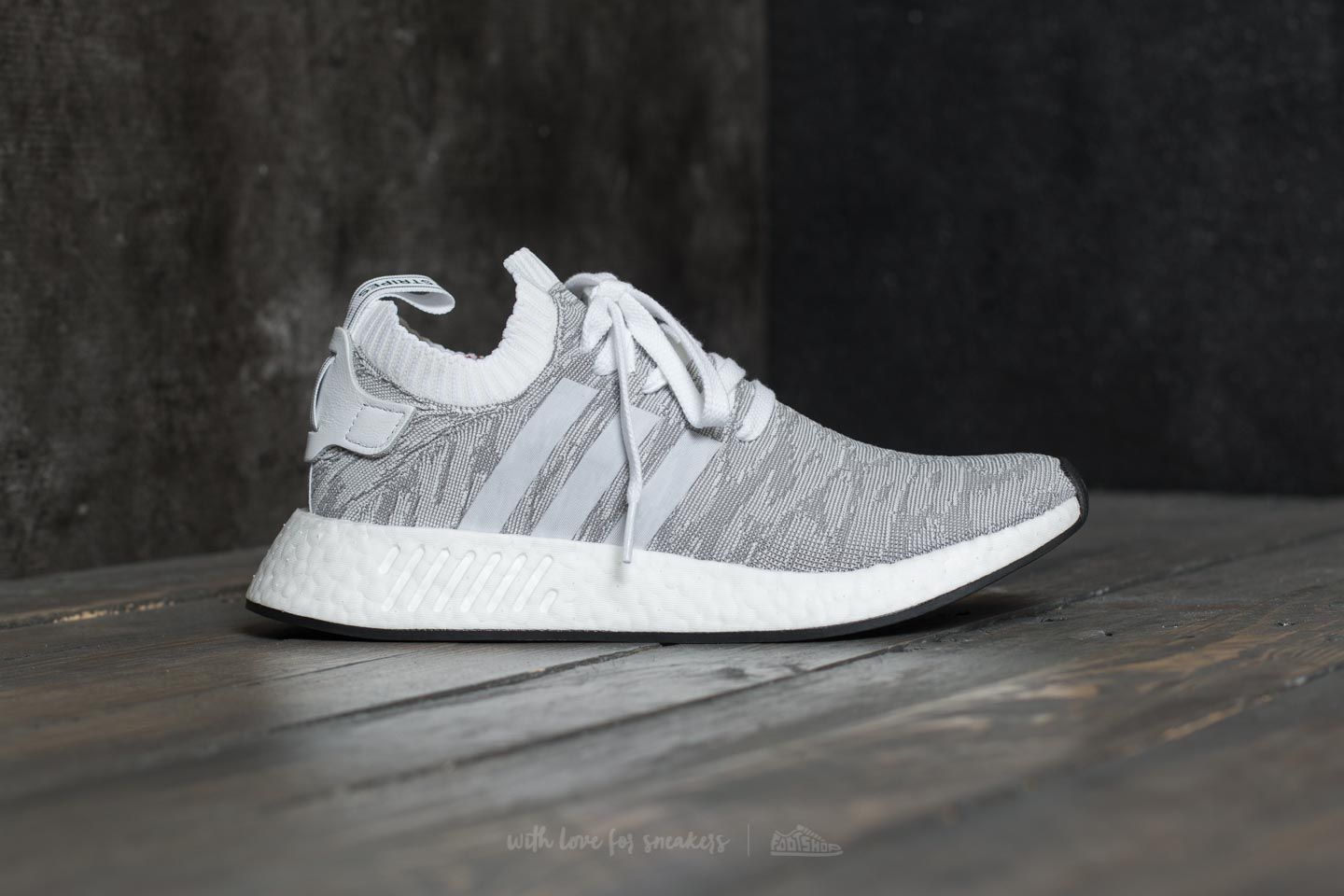 Zapatillas Hombre adidas NMD_R2 Primeknit Footwear White/ Core Black