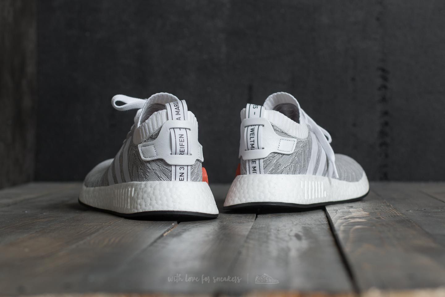 Zapatillas Hombre adidas NMD_R2 Primeknit Footwear White/ Core Black