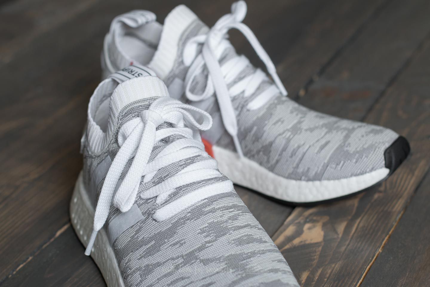 Zapatillas Hombre adidas NMD_R2 Primeknit Footwear White/ Core Black