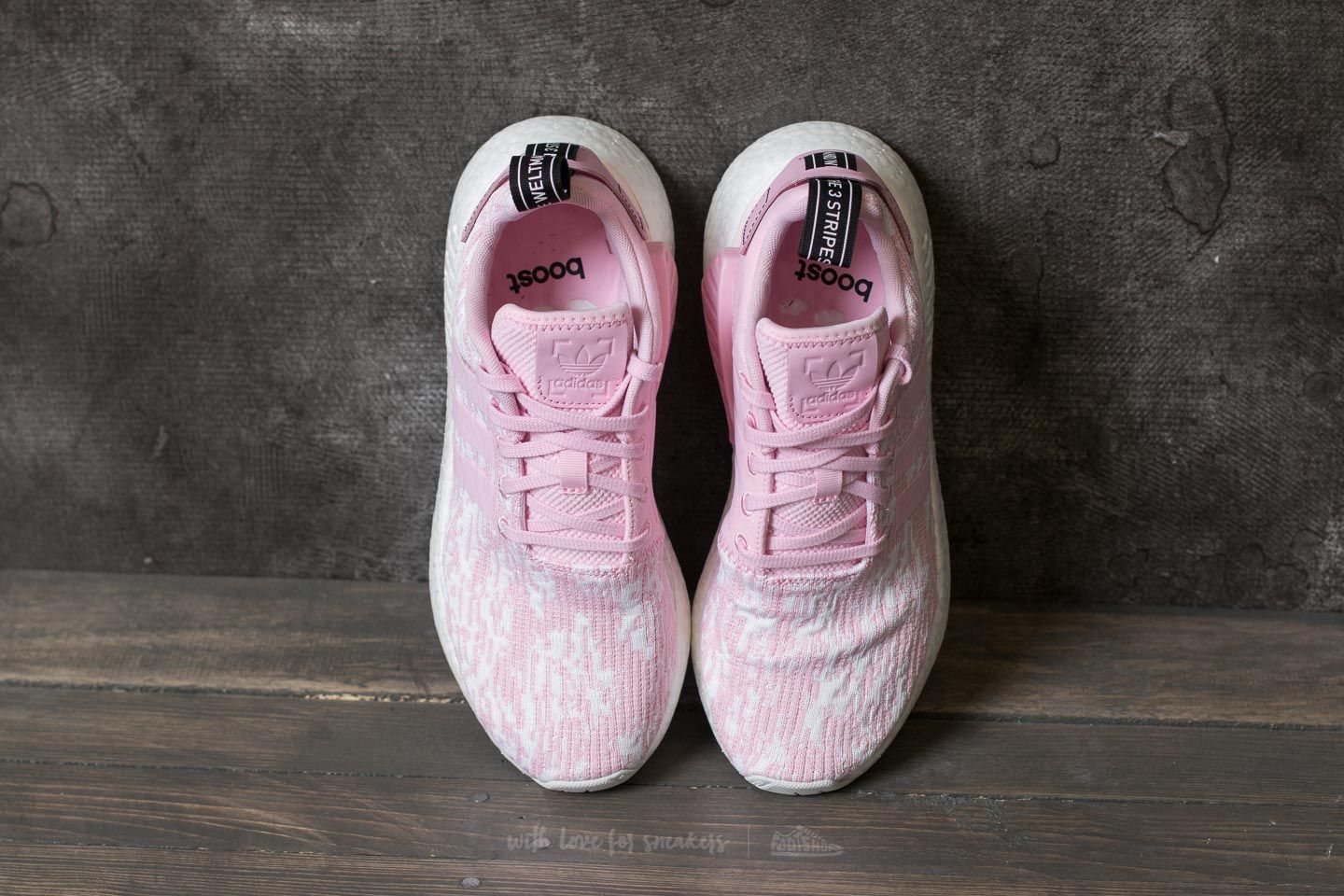 Nmd r2 hotsell wonder pink