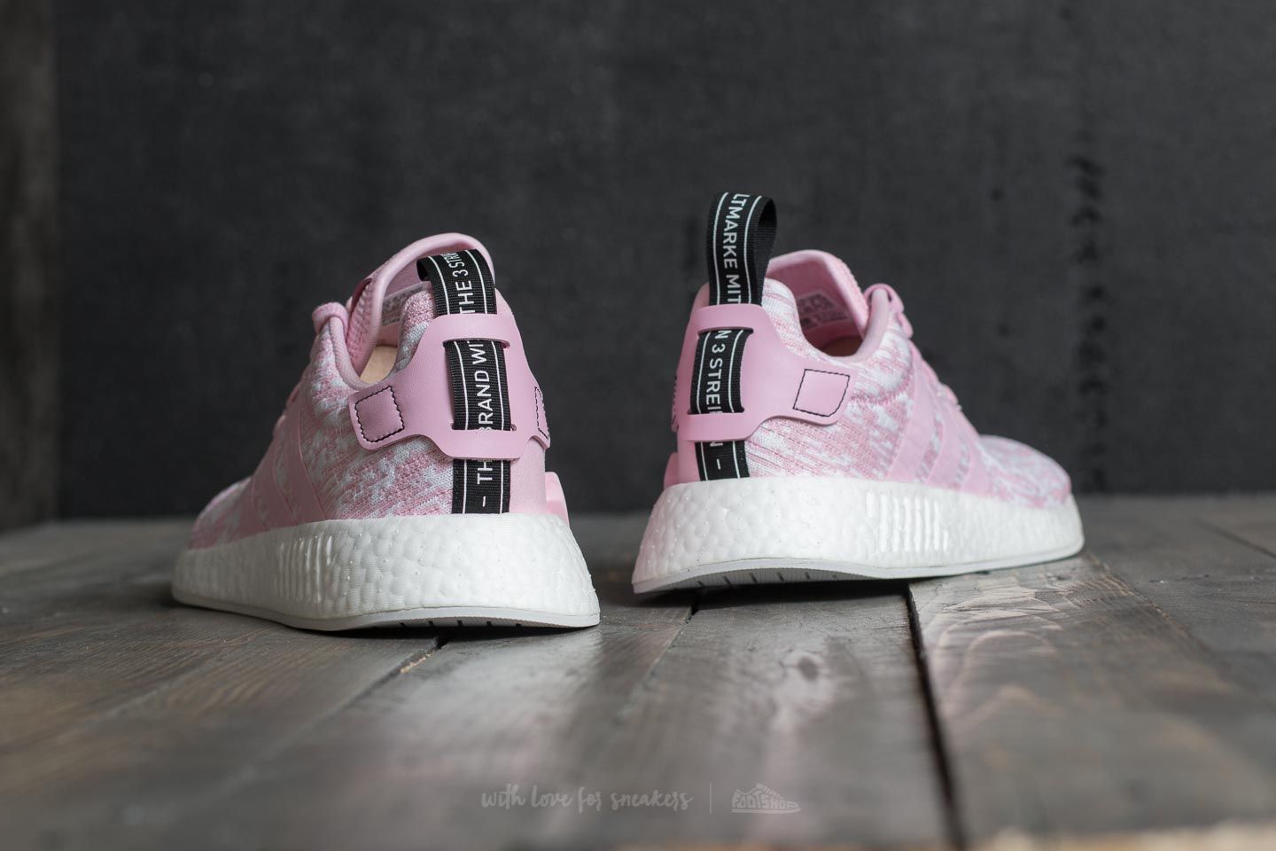 Damen Sneaker und Schuhe adidas NMD R2 W Wonder Pink Wonder Pink Core Black Footshop