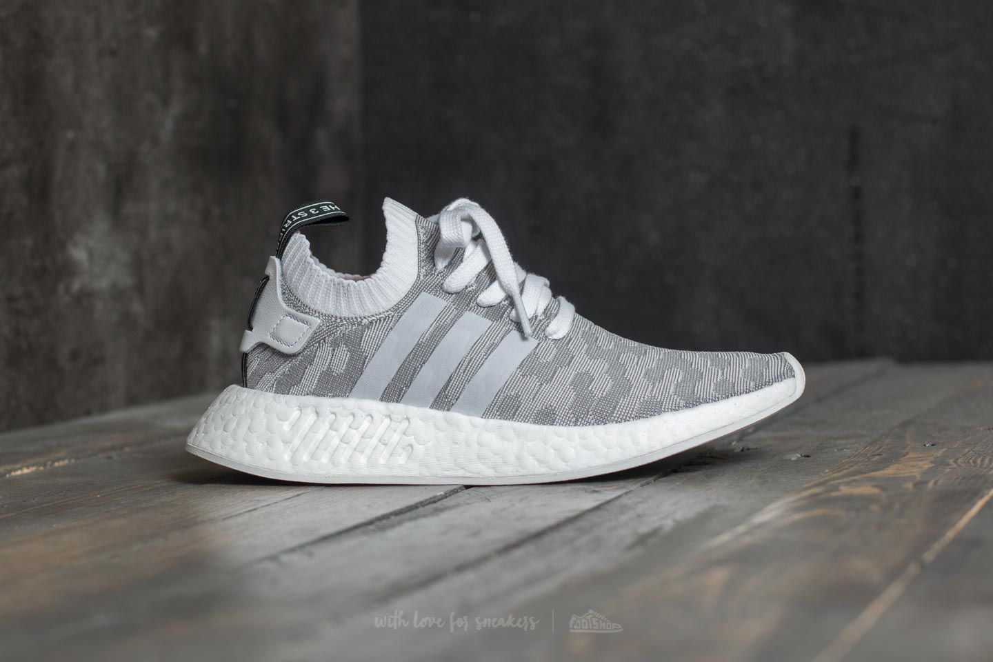 Nmd r2 primeknit women's on sale