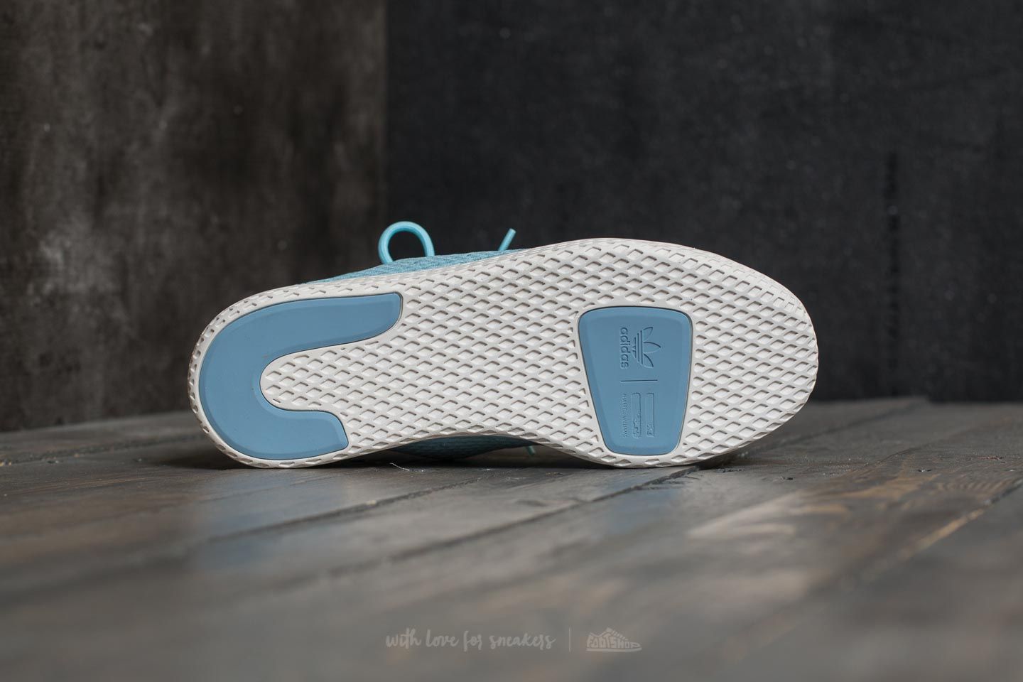 Dámske topánky a tenisky adidas Pharrell Williams Tennis HU Ice Blue/ Ice Blue/ Tactile Blue