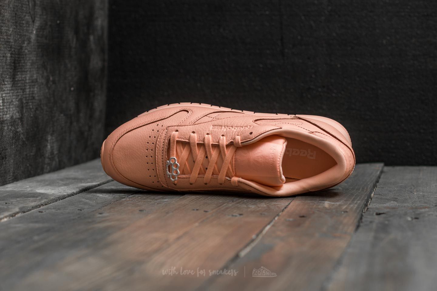 Încălțăminte și sneakerși pentru femei Reebok Classic Leather L Grit-Peach Twist/ Sleek Met