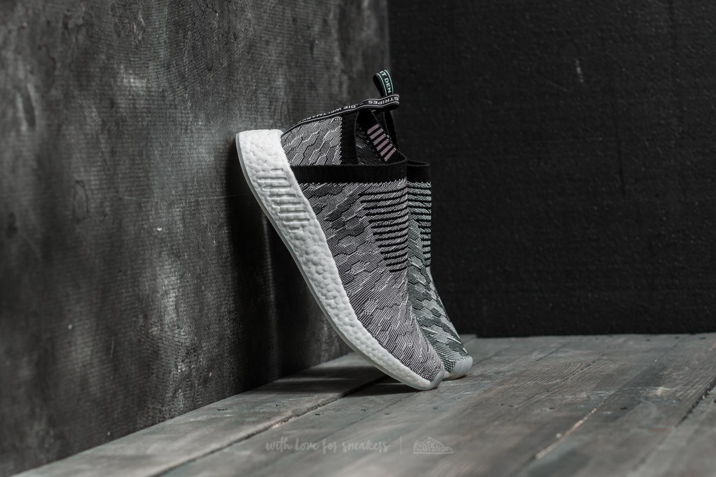 Adidas nmd cs2 primeknit zebra hot sale